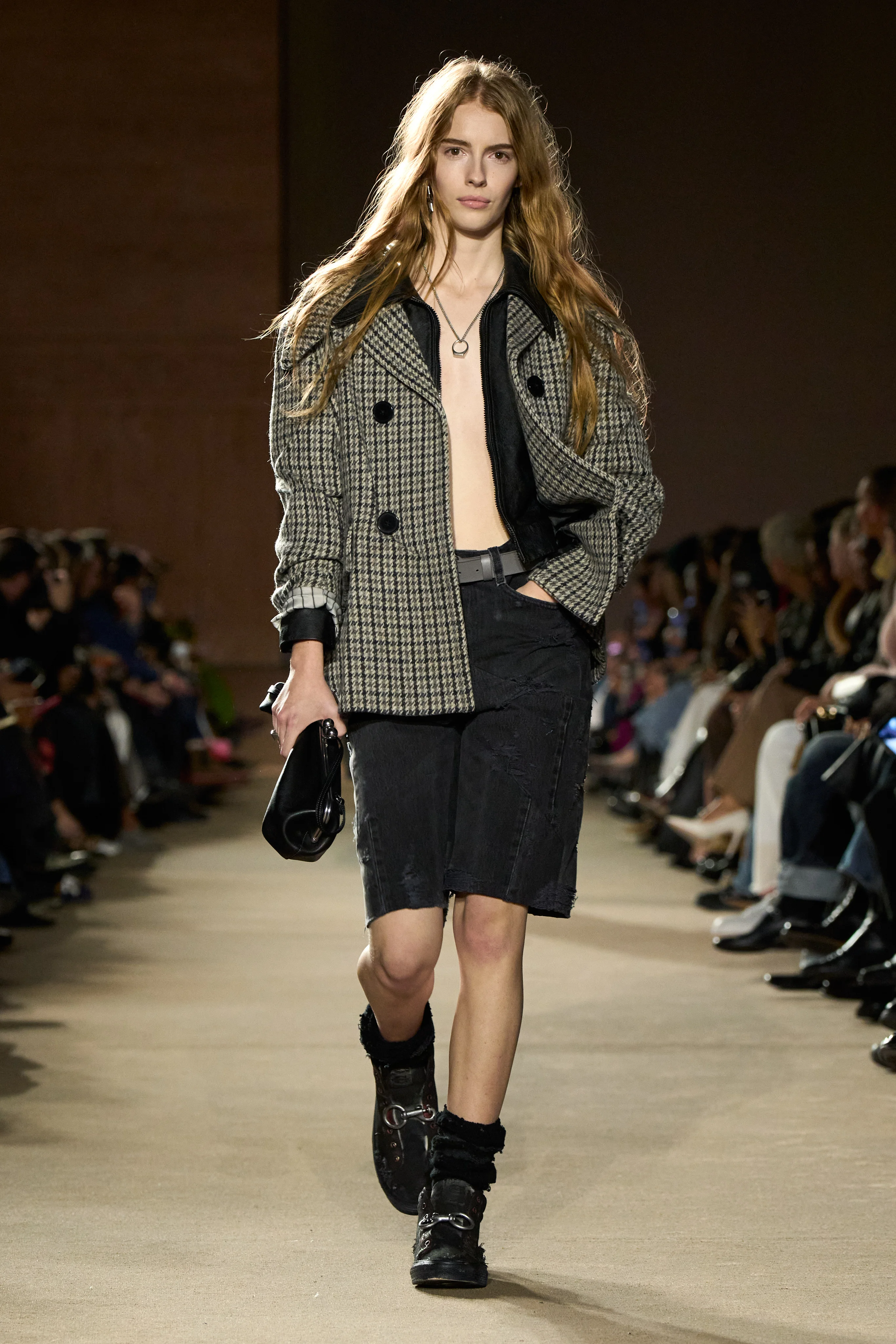 2026-27年秋冬コレクション_COACH(コーチ)_モデル_23