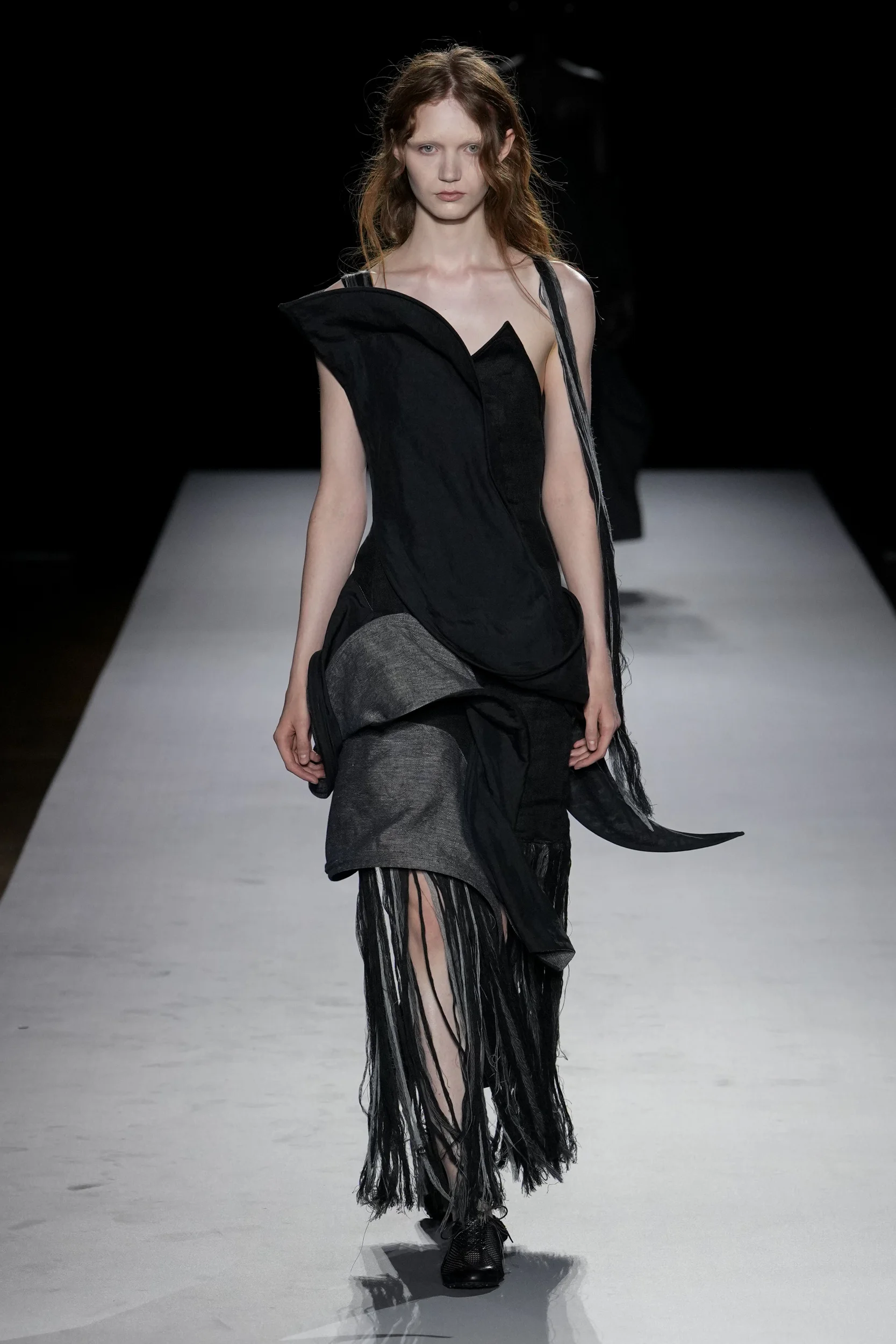 2027年春夏コレクション_YOHJI YAMAMOTO(ヨウジヤマモト)_モデル_3