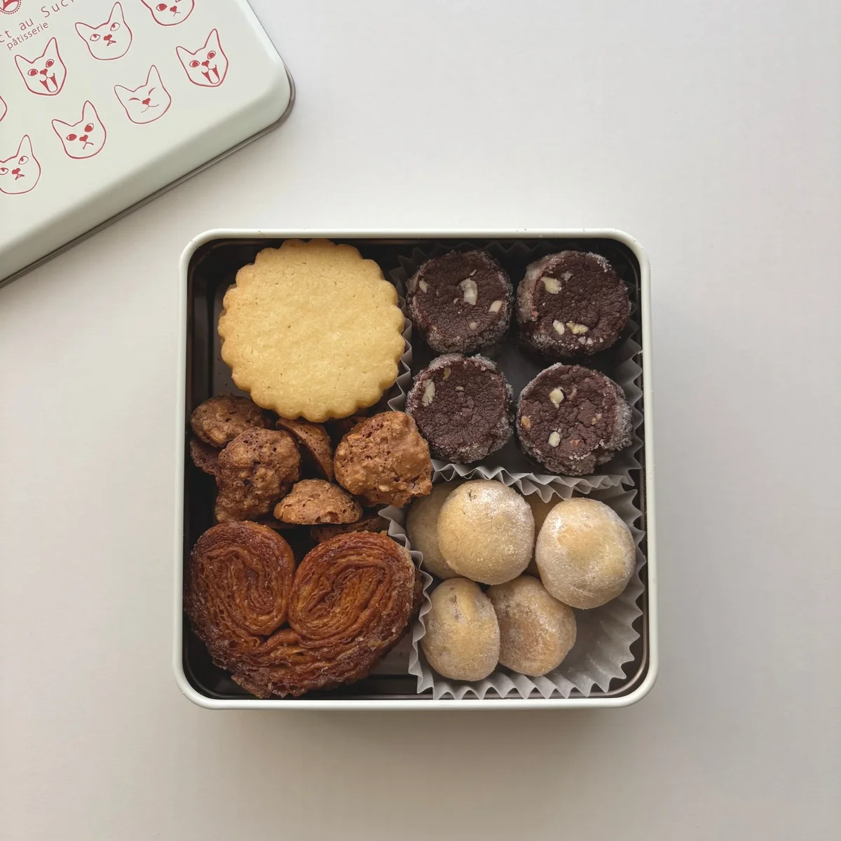 ギフトにも自分へのご褒美にも。おいしくて可愛い【猫のクッキー缶】を求めて都立大学駅のアディクト オ シュクルへ