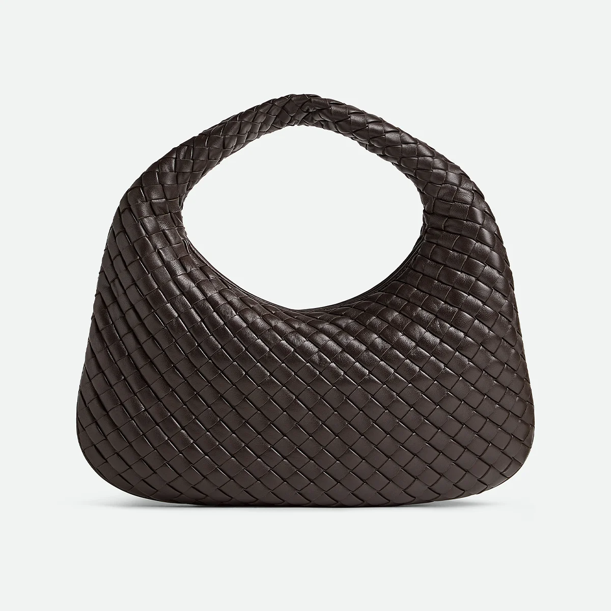 Bottega Veneta　LE SSERAFIM KAZUHAと過ごすホリデー　この冬、ボッテガ・ヴェネタを抱きしめての画像3-2