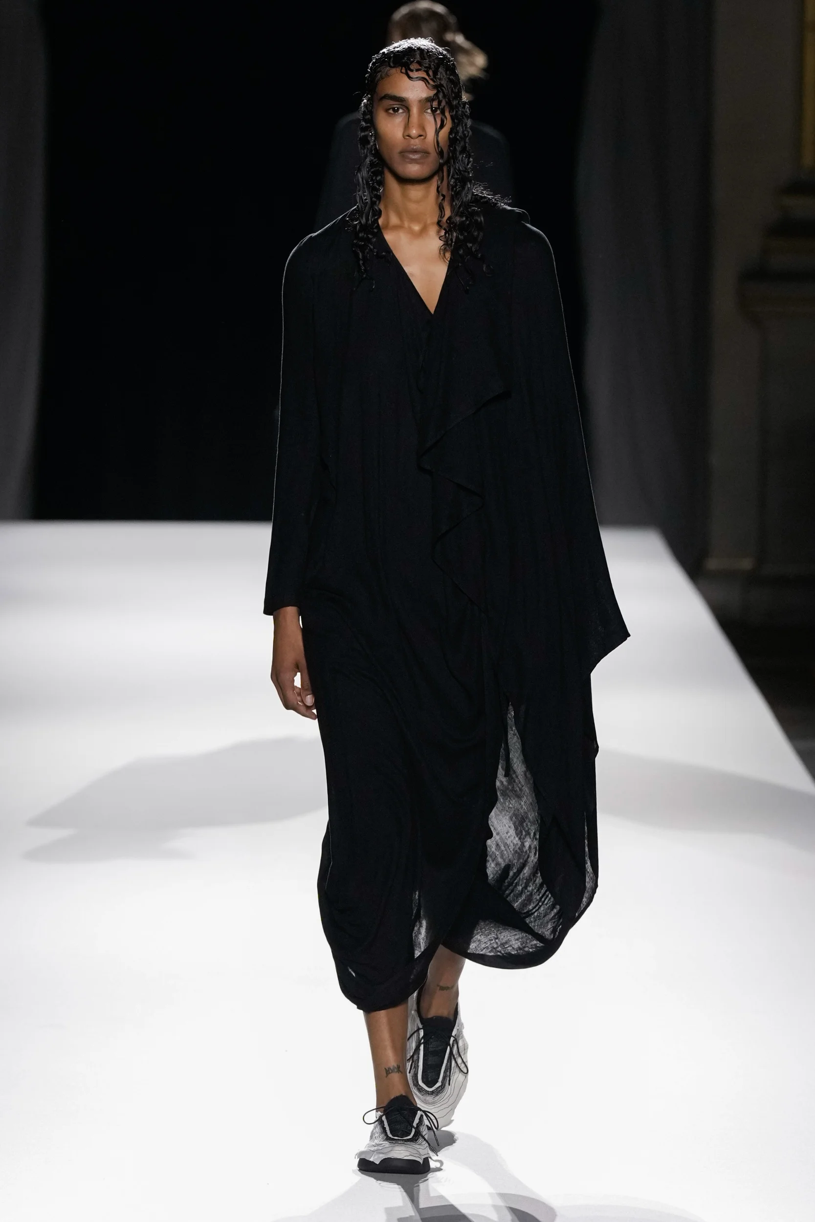 2026年春夏コレクション_YOHJI YAMAMOTO(ヨウジヤマモト)_モデル_21