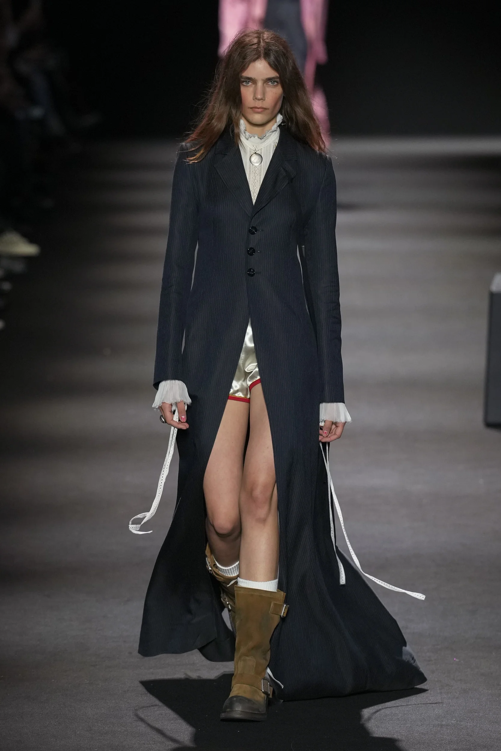 2026年春夏コレクション_ANN DEMEULEMEESTER(アン ドゥムルメステール)_モデル_1