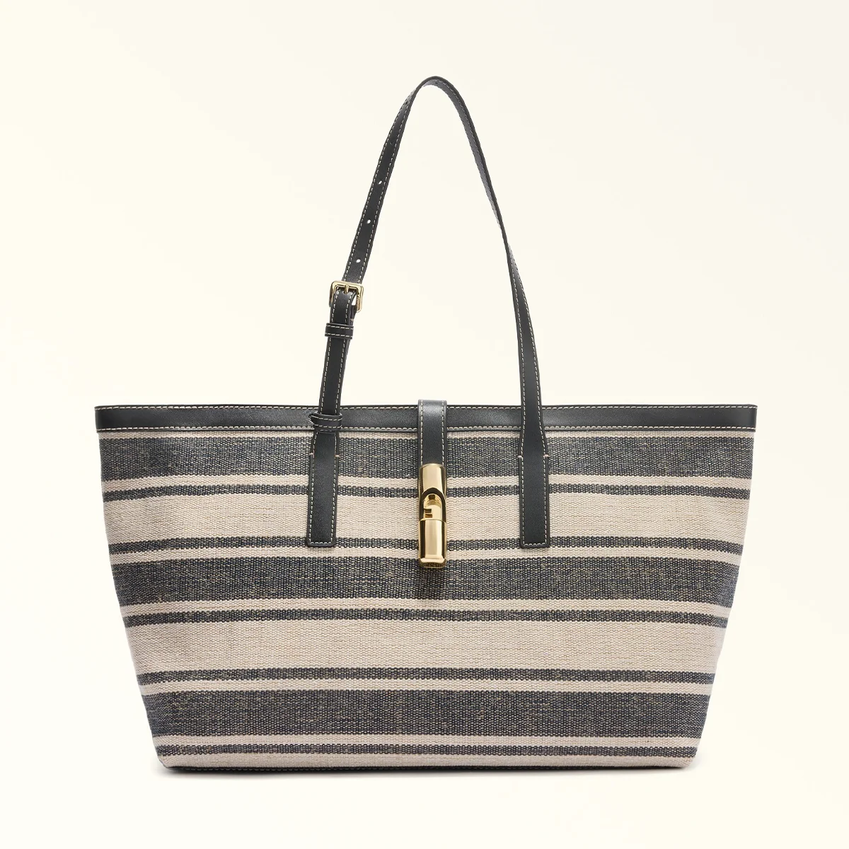 心地よさと洗練が同居するバッグ、FURLA デビー　前田敦子と南イタリアの風を感じての画像8-5