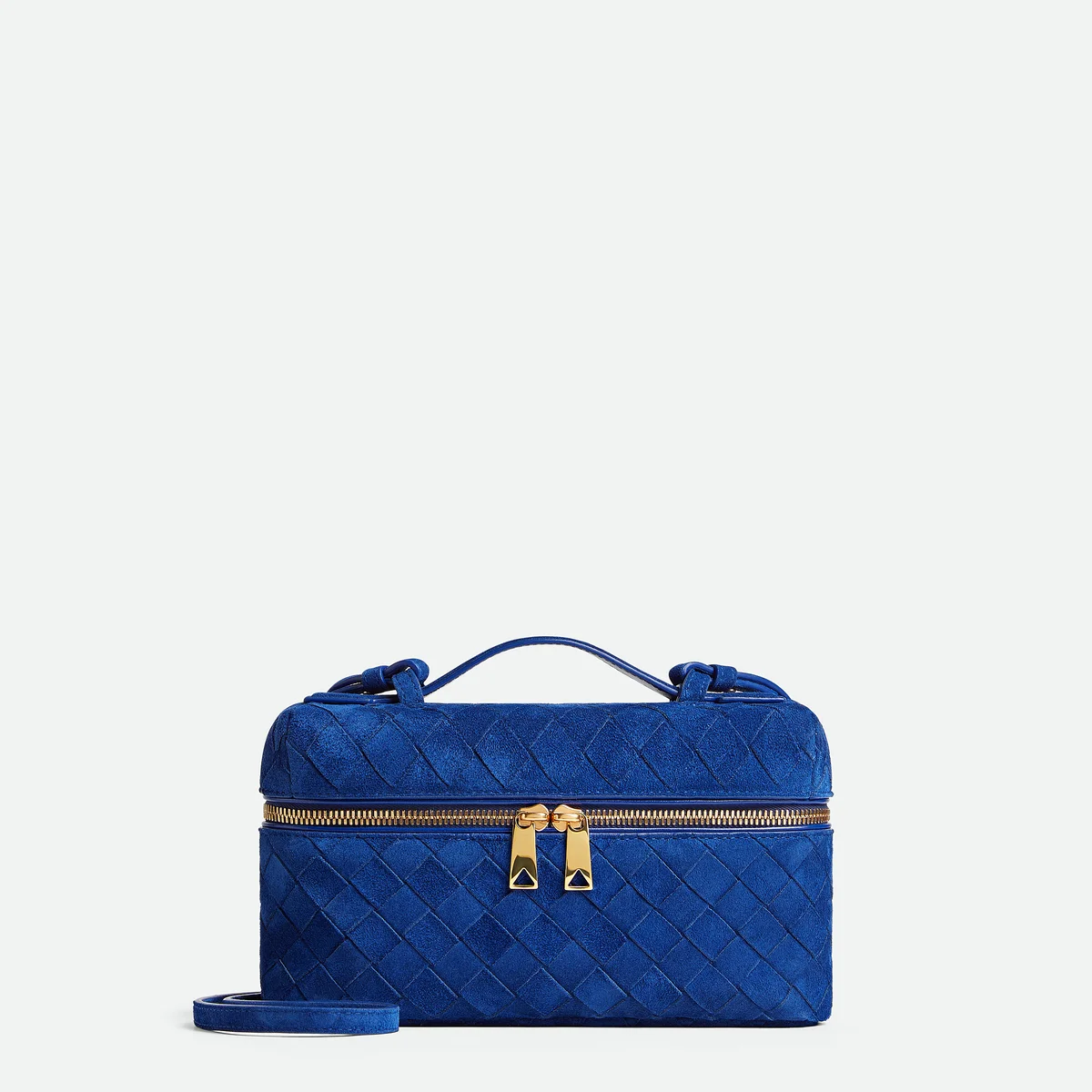 【ボッテガ・ヴェネタ】ロイヤルブルーが主役のバッグコレクションが登場