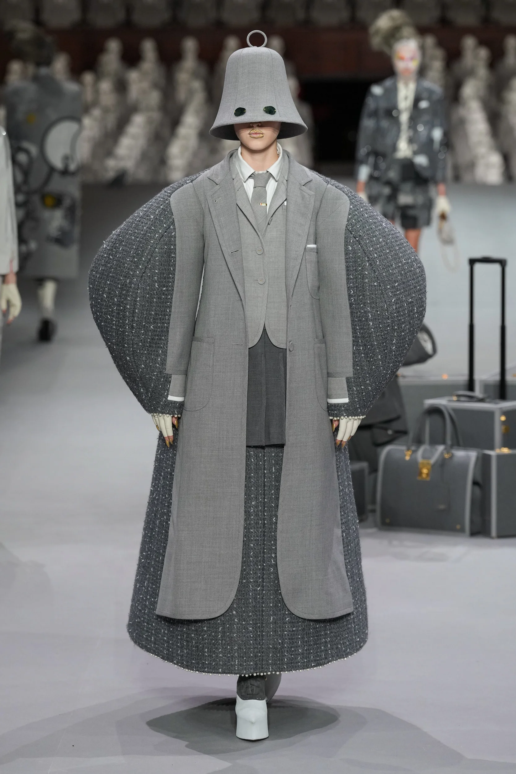 2023-24年秋冬オートクチュールコレクション_THOM BROWNE(トム ブラウン ニューヨーク)_モデル_48