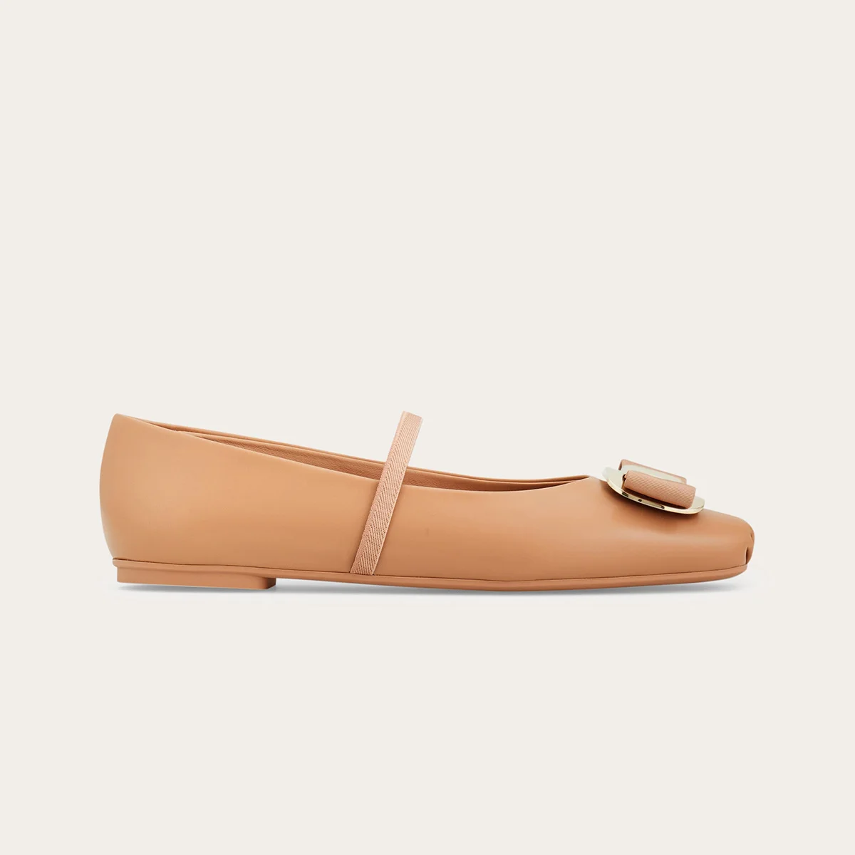 FERRAGAMO　HUGバッグ、モダニティと美しさを抱きしめての画像6-5
