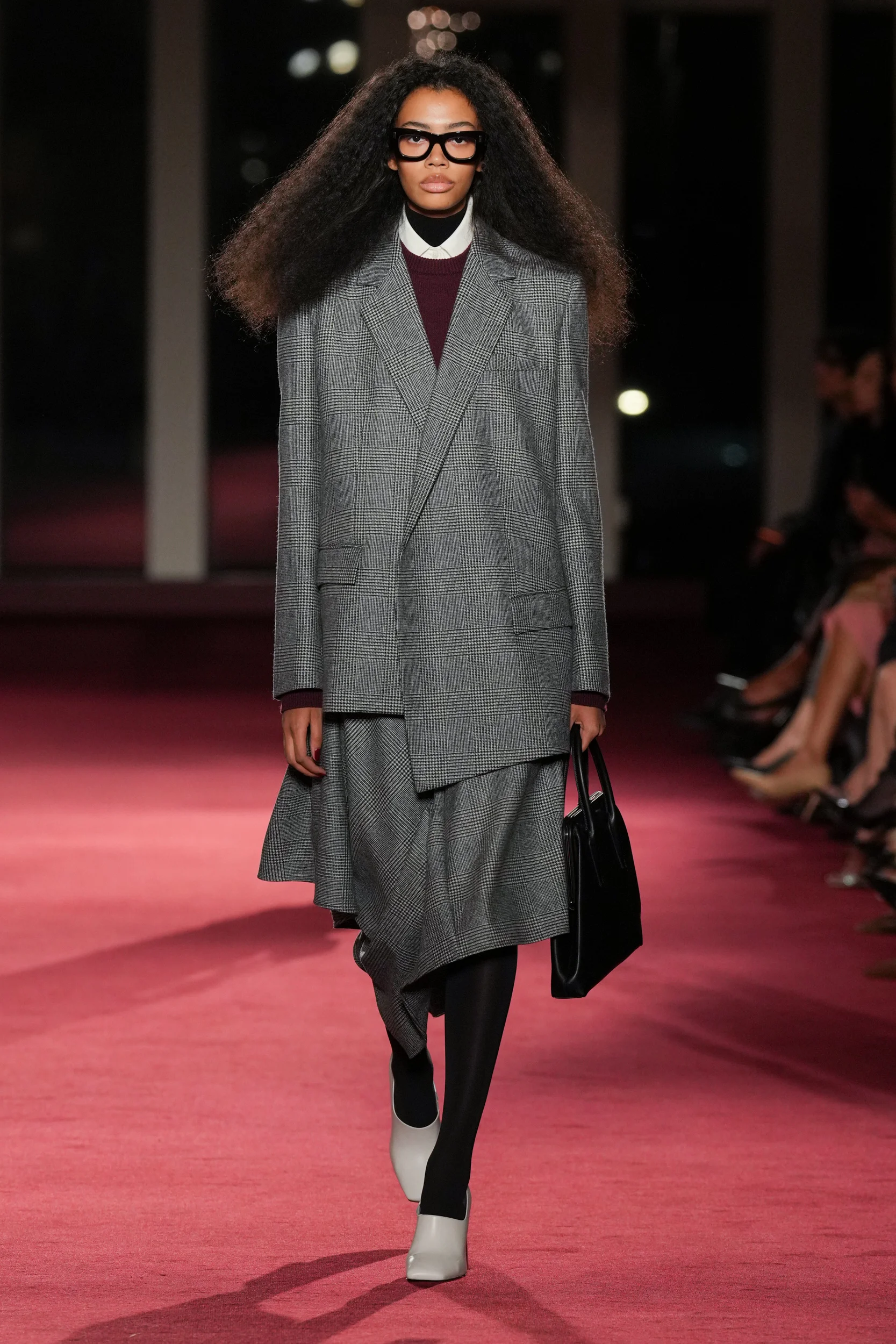 2026-27年秋冬コレクション_MICHAEL KORS COLLECTION(マイケル・コース コレクション)_モデル_28