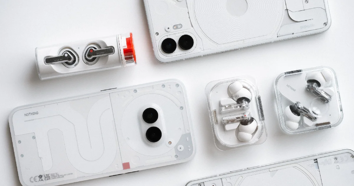 スケルトンデザインが魅力の【Nothing】新作イヤホンとスマホを