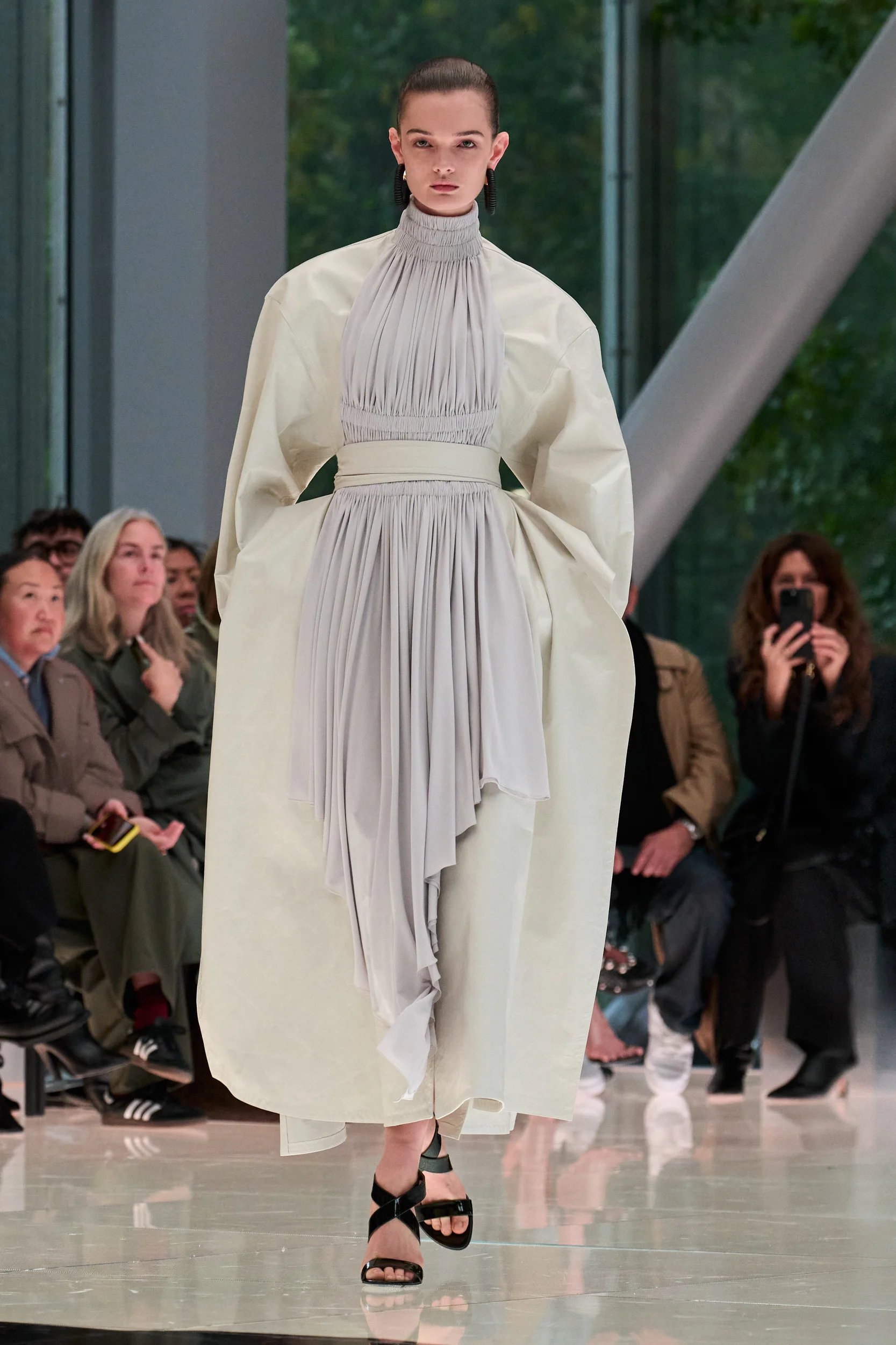 2026年春夏コレクション_ALAÏA(アライア)_モデル_11