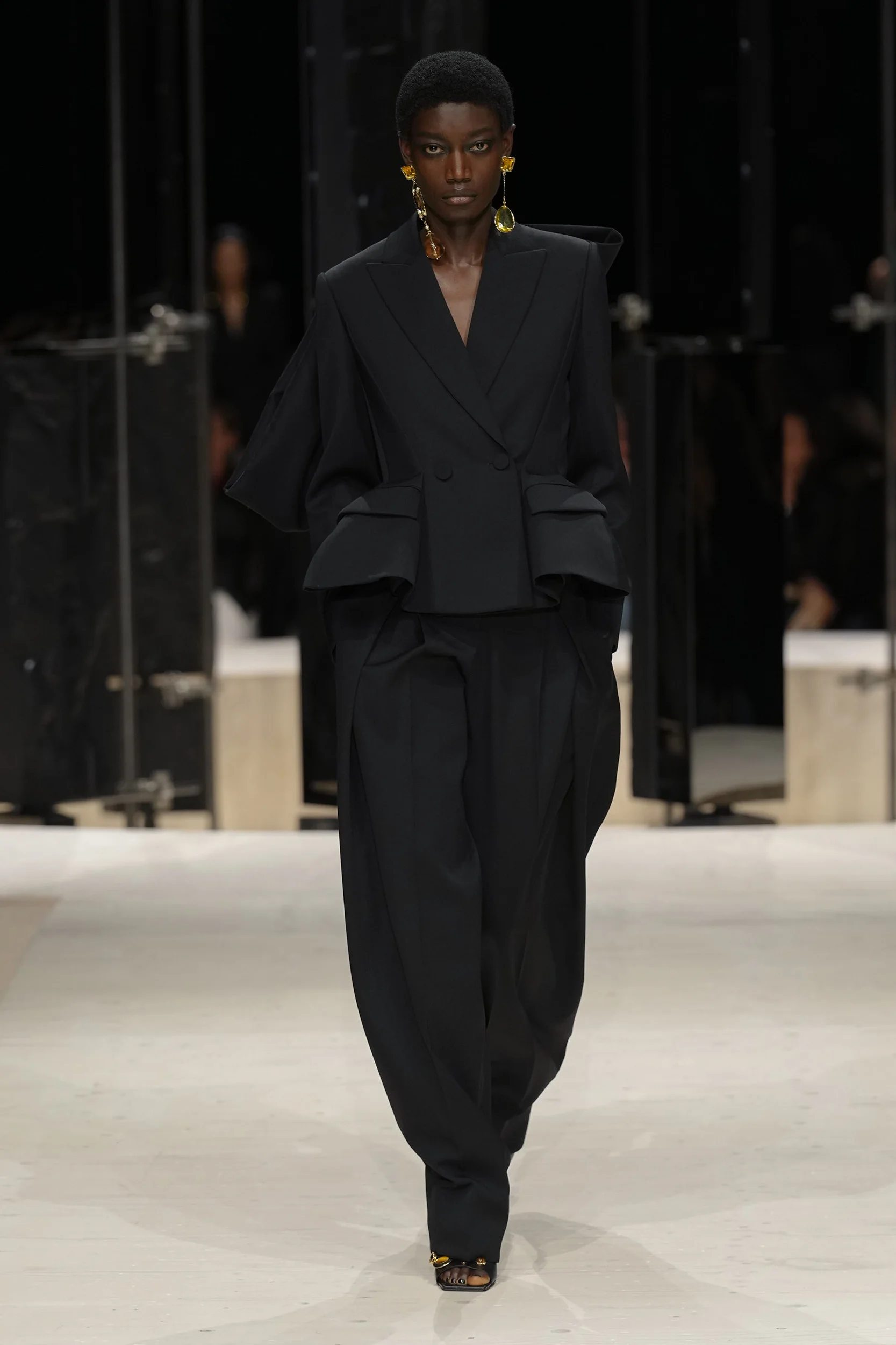 2026-27年秋冬コレクション_GIVENCHY(ジバンシィ)_モデル_53