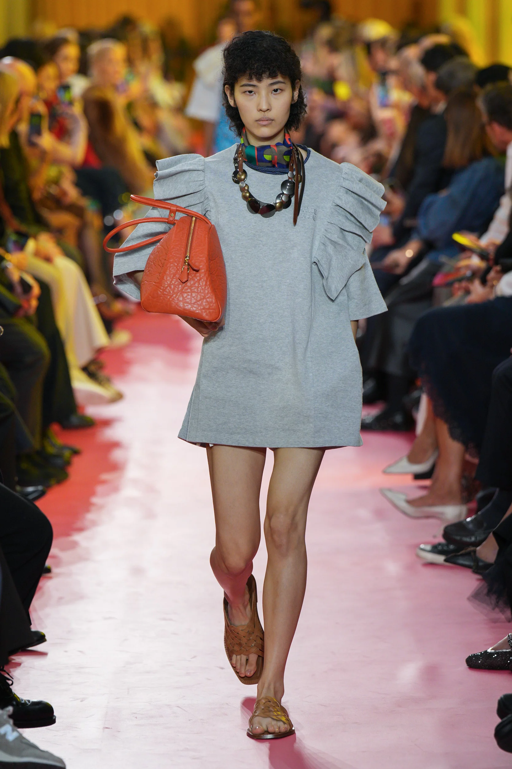 2026年春夏コレクション_MIU MIU(ミュウミュウ)_モデル_35