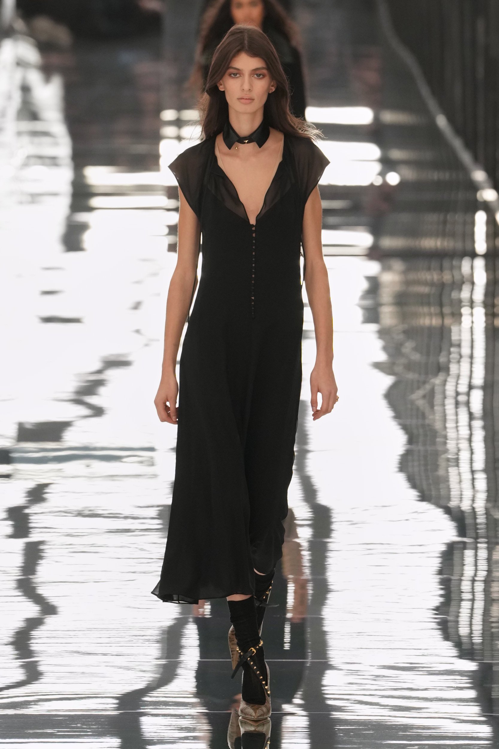 2027年春夏コレクション_FENDI(フェンディ)_モデル_17