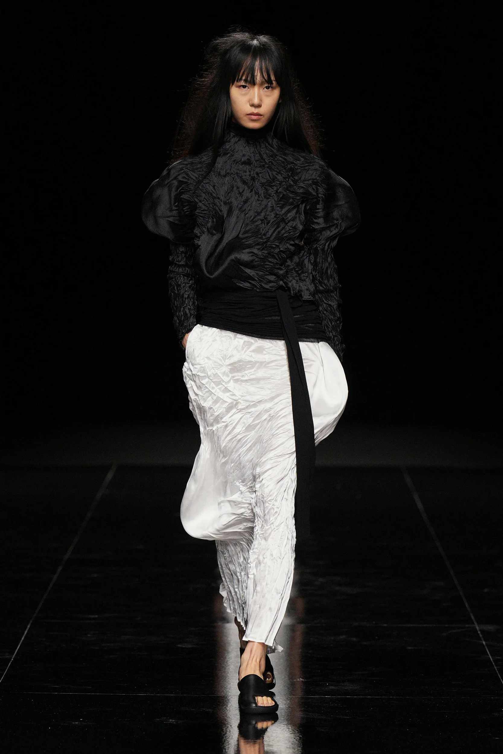 2027年春夏コレクション_ISSEY MIYAKE(イッセイミヤケ)_モデル_25