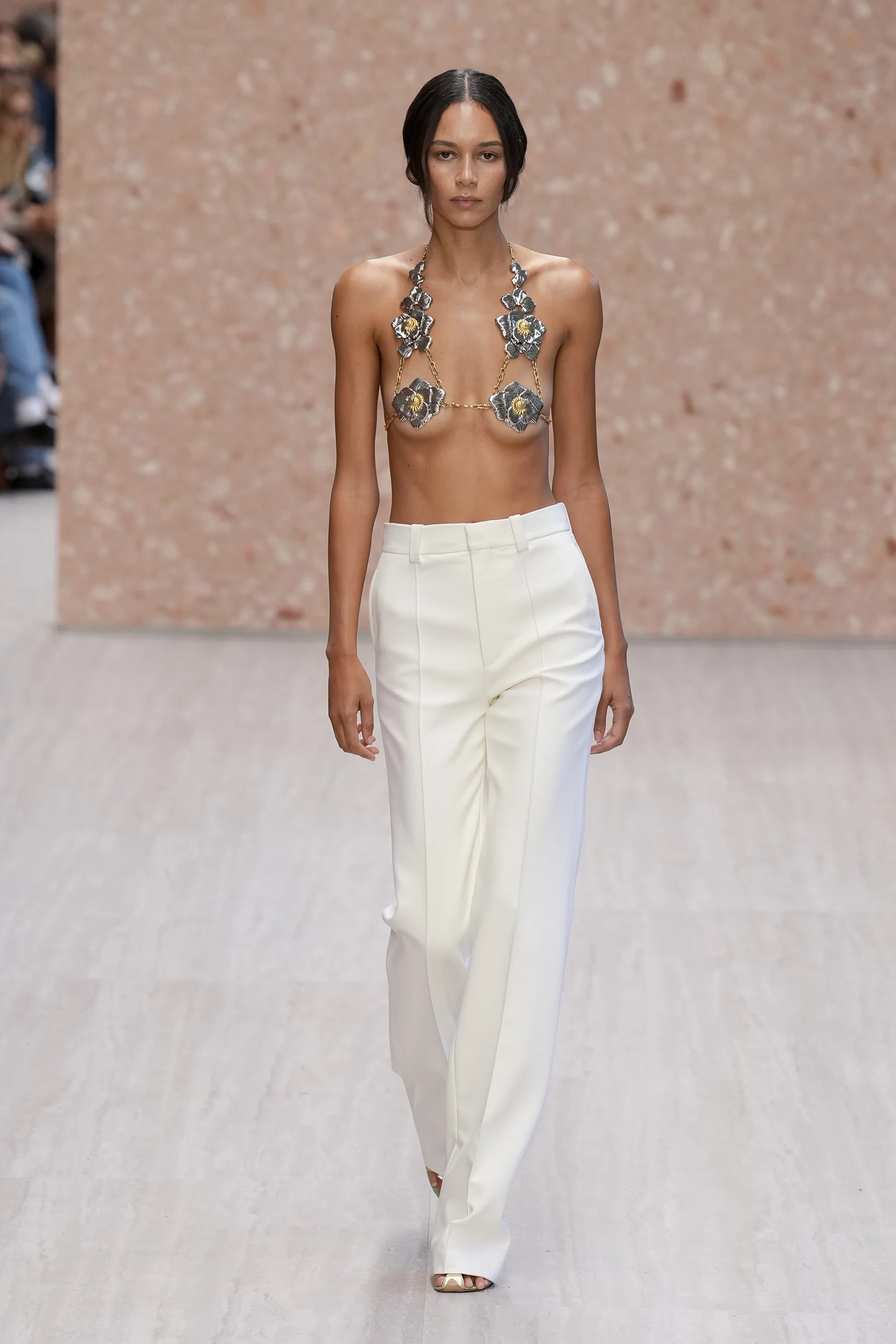 2027年春夏コレクション_CHLOÉ(クロエ)_モデル_7
