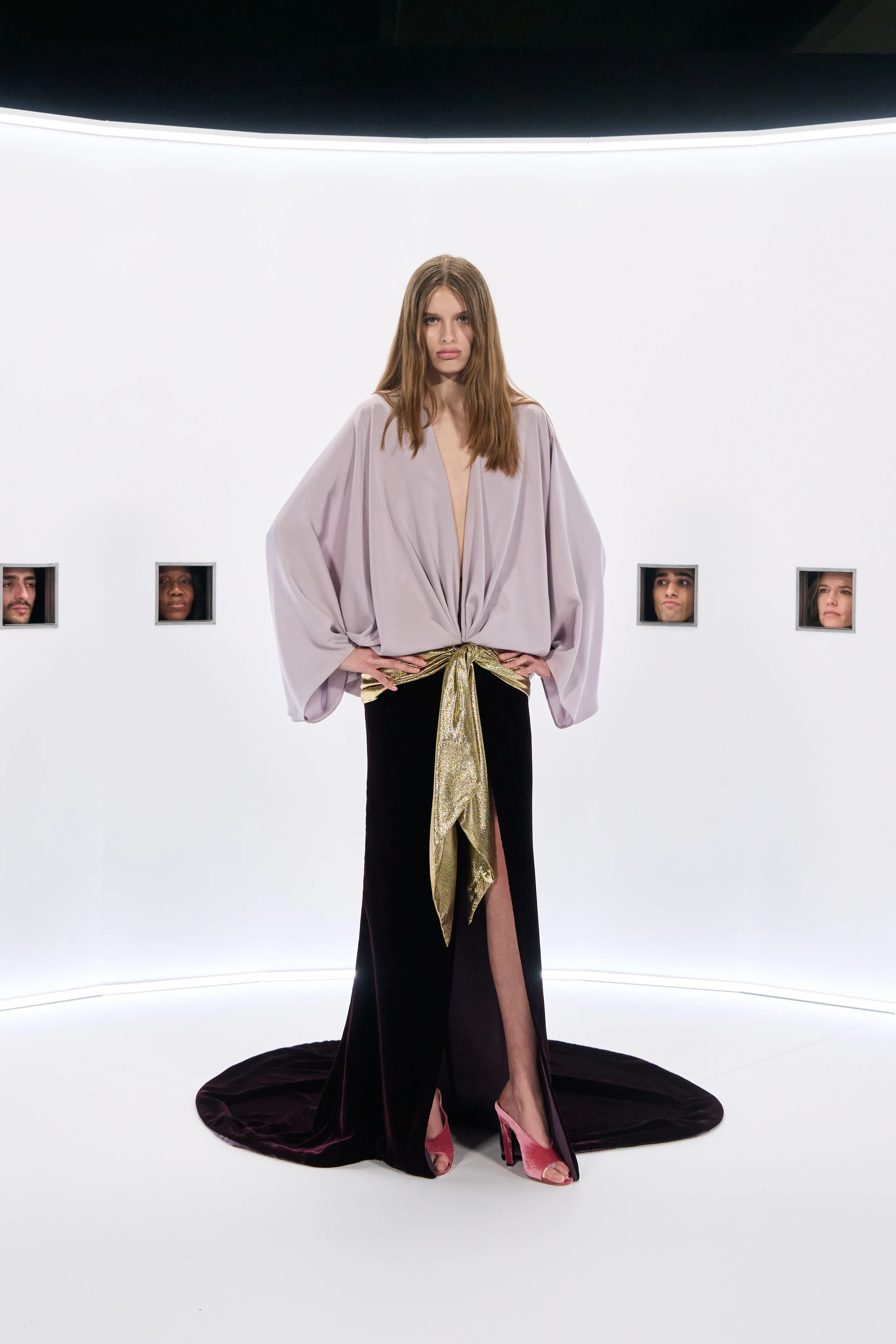 2026年春夏オートクチュールコレクション_VALENTINO(ヴァレンティノ)_モデル_33