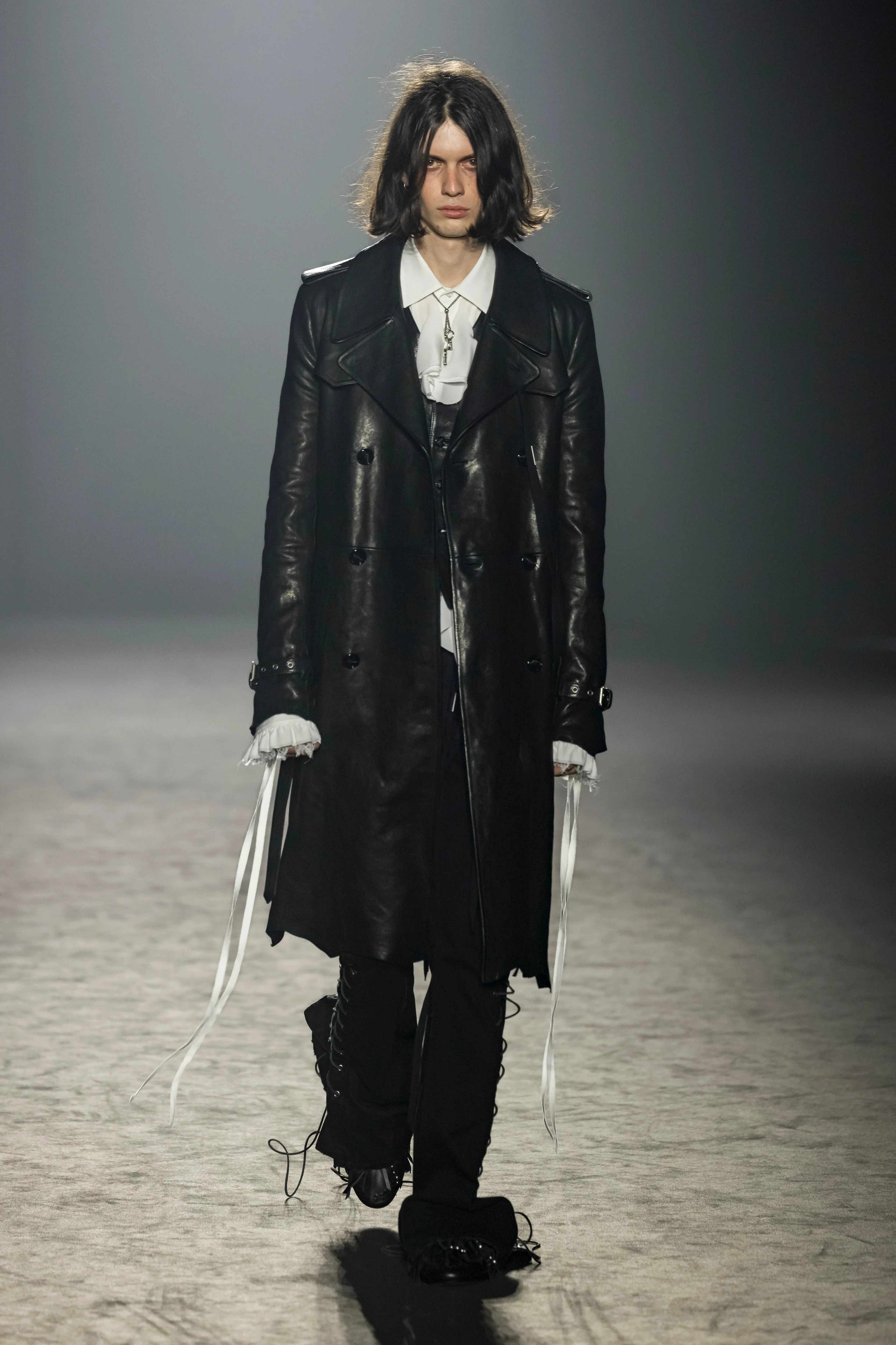 2025年秋冬コレクション_ANN DEMEULEMEESTER(アン ドゥムルメステール)_モデル_8