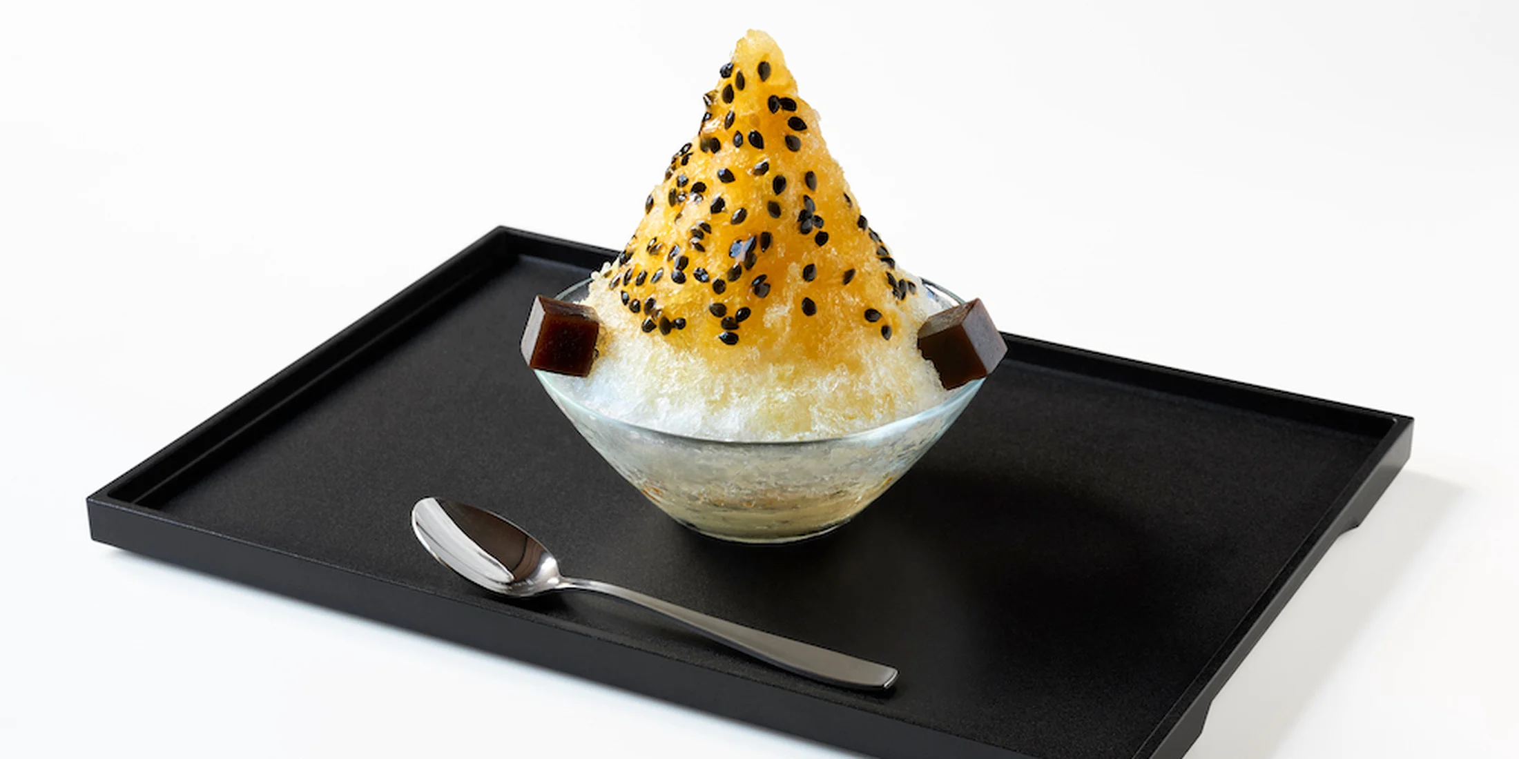 TORAYA GINZAに夏が来た！ 店舗限定かき氷の第一弾として「パッションフルーツ氷」が登場