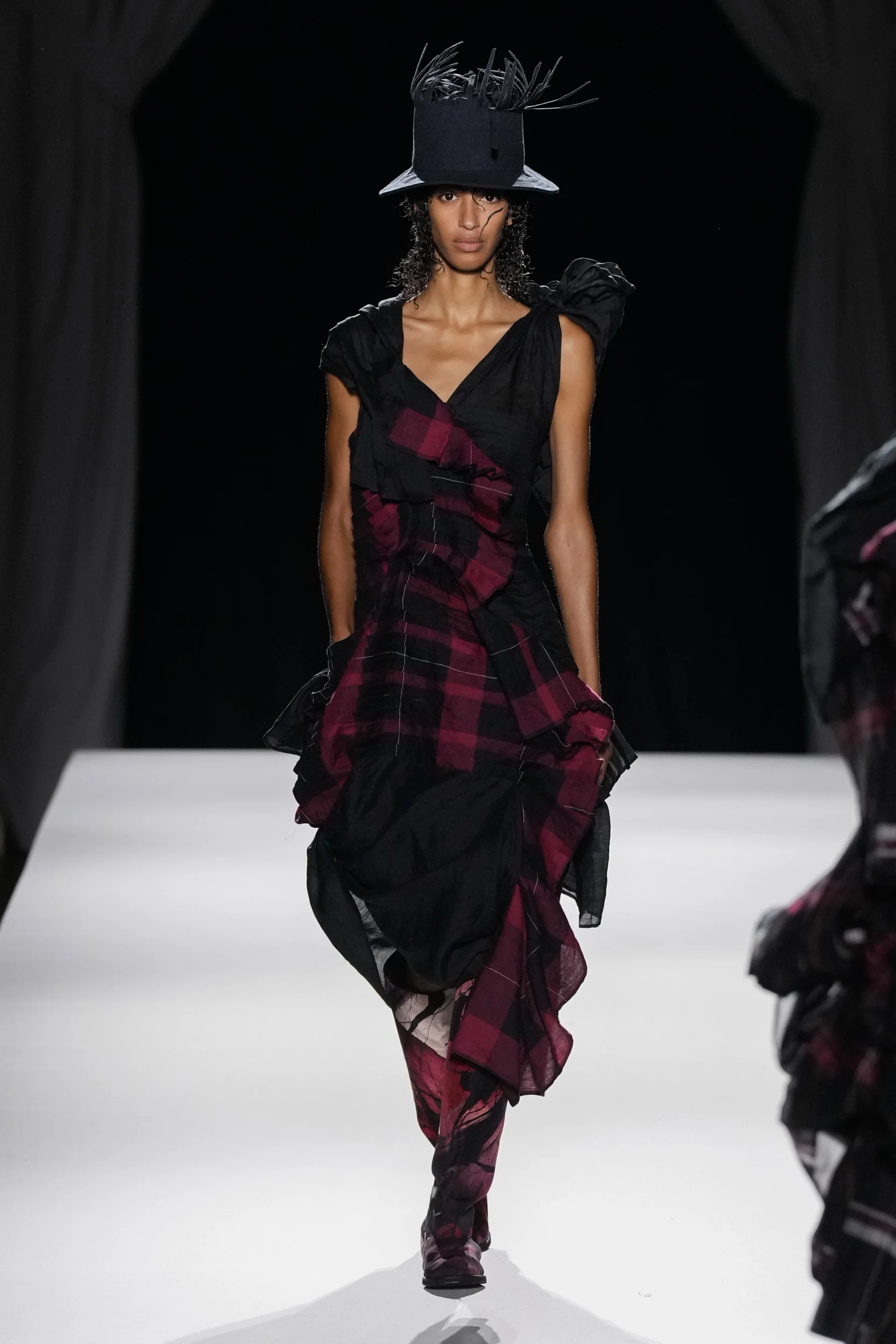 2026年春夏コレクション_YOHJI YAMAMOTO(ヨウジヤマモト)_モデル_24