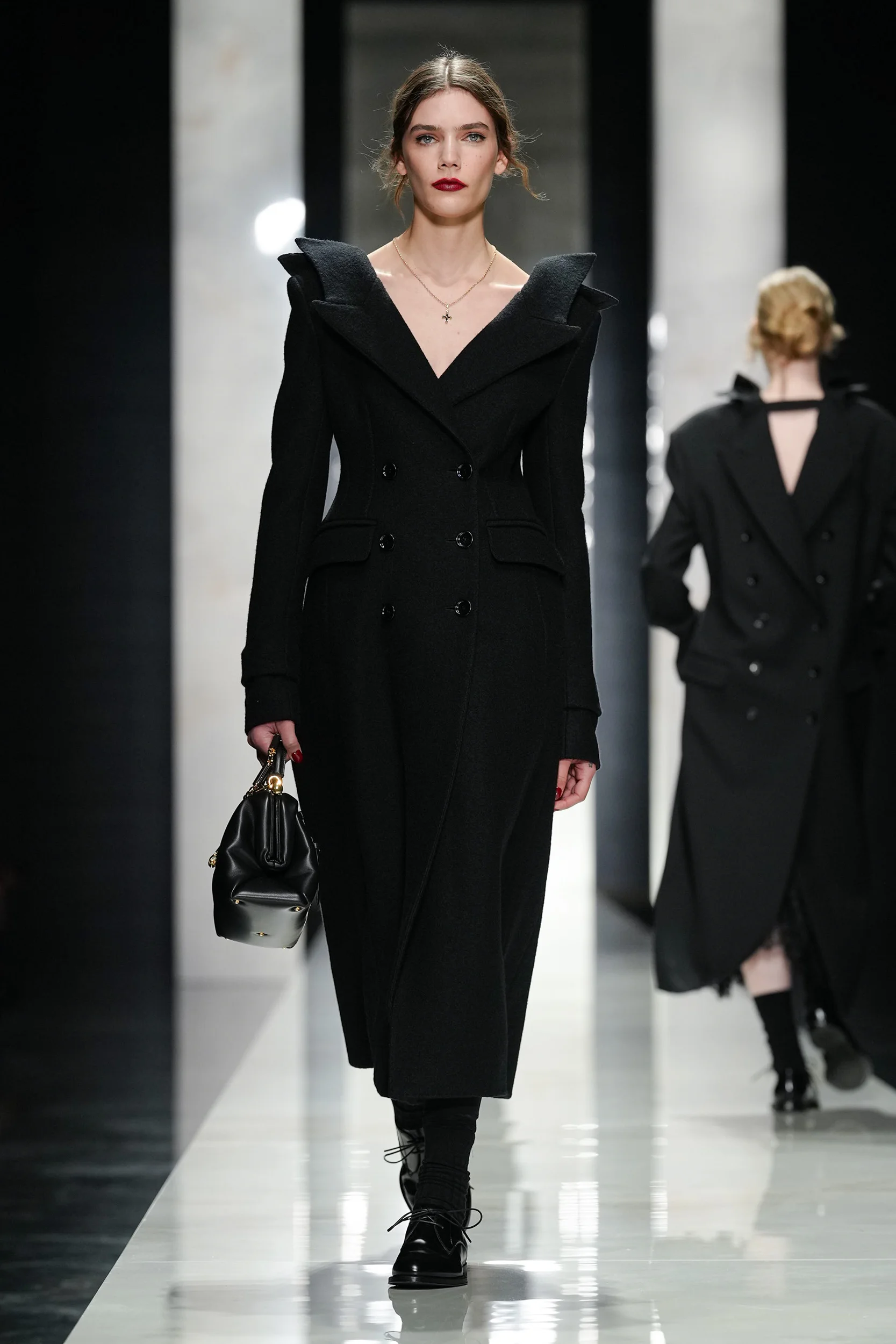 2026-27年秋冬コレクション_DOLCE&GABBANA(ドルチェ&ガッバーナ)_モデル_2