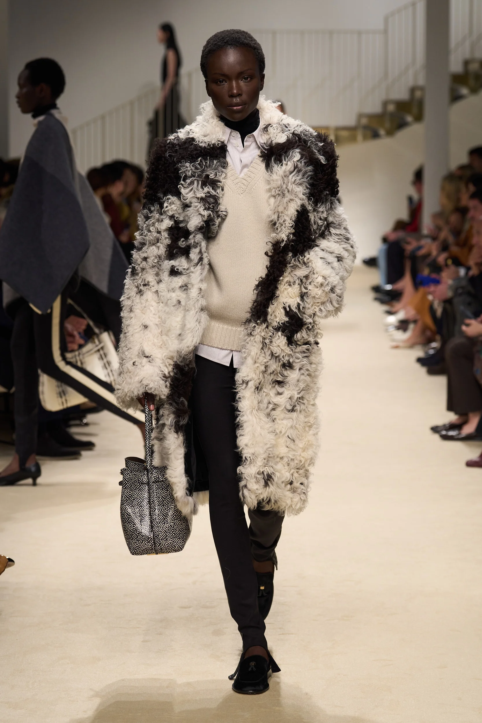 2026-27年秋冬コレクション_TOD'S(トッズ)_モデル_18