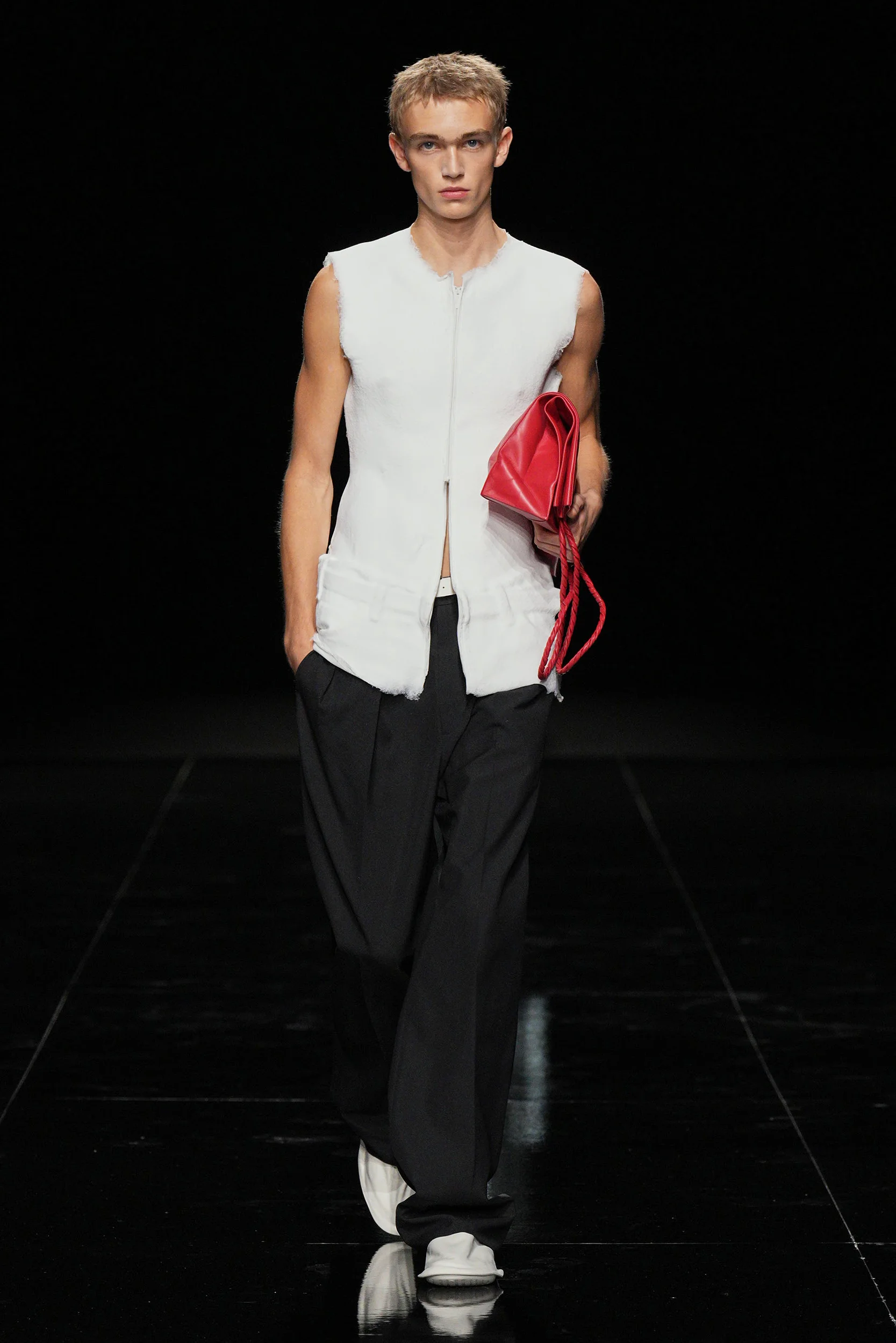 2027年春夏コレクション_ISSEY MIYAKE(イッセイミヤケ)_モデル_20