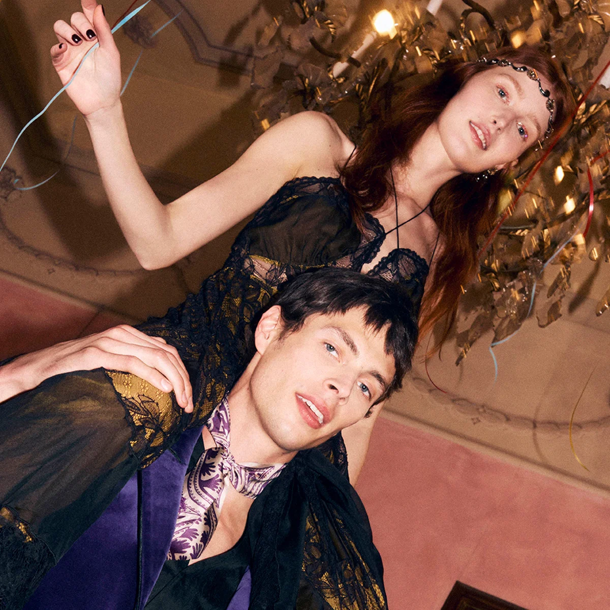 【エトロ】から #髙橋海人 によるペイズリー柄のホリデー限定「ペイズリーナ」が登場！ 冬に映える特別なパープルとブルーの2色展開