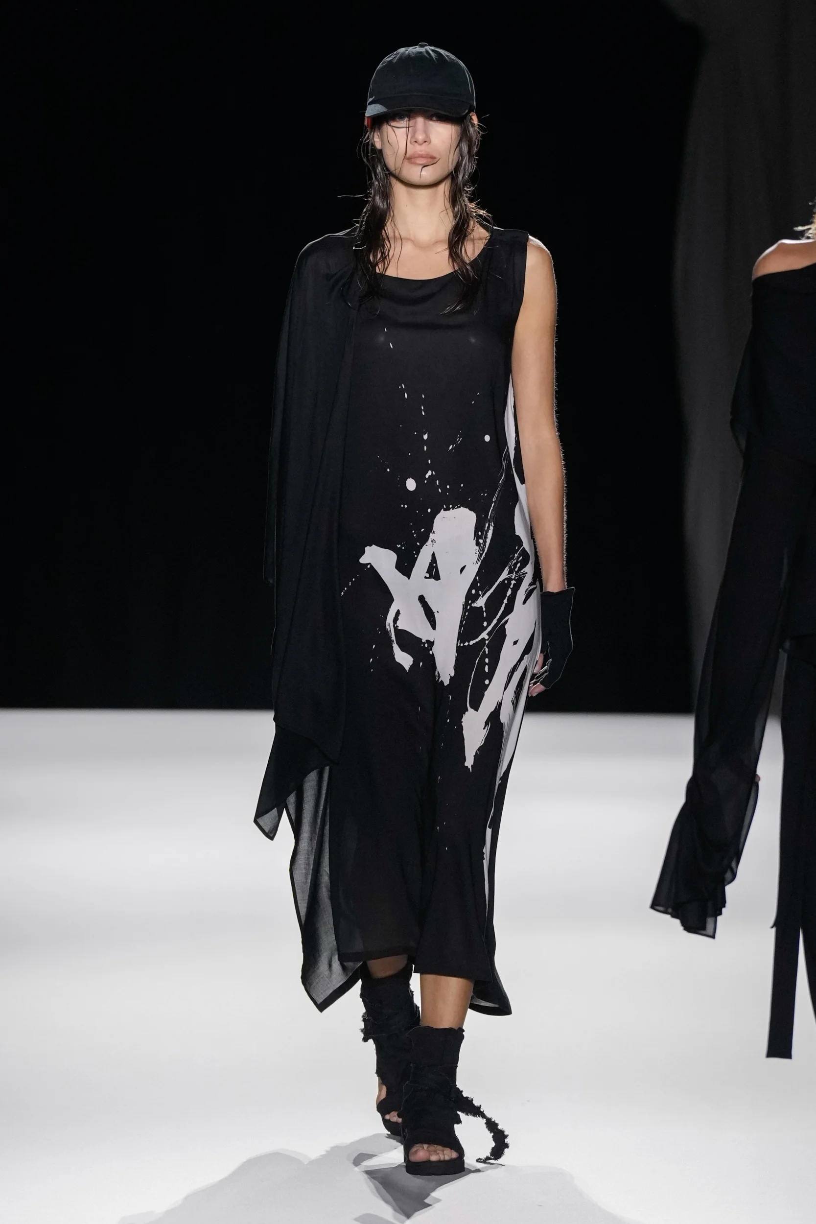 2026年春夏コレクション_YOHJI YAMAMOTO(ヨウジヤマモト)_モデル_2