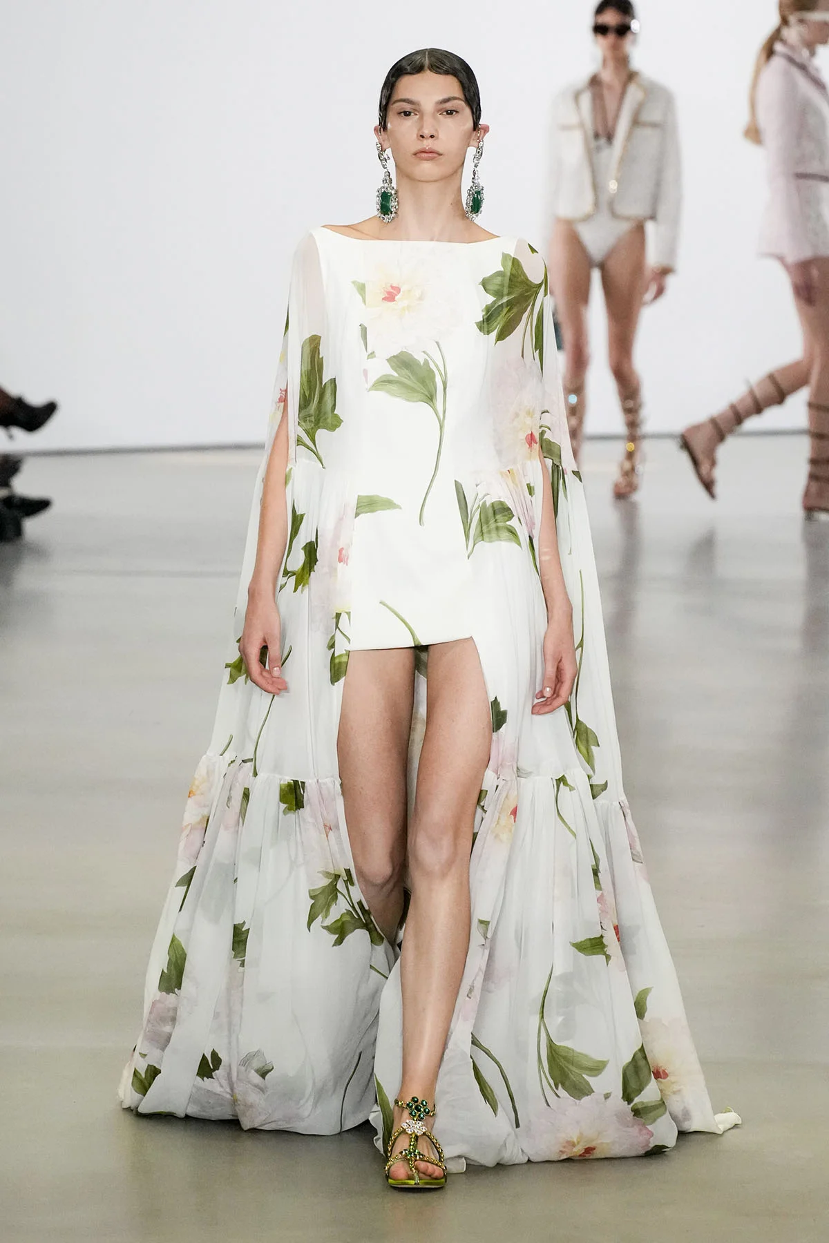 2023年春夏コレクション_GIAMBATTISTA VALLI(ジャンバティスタ・ヴァリ)_モデル_21