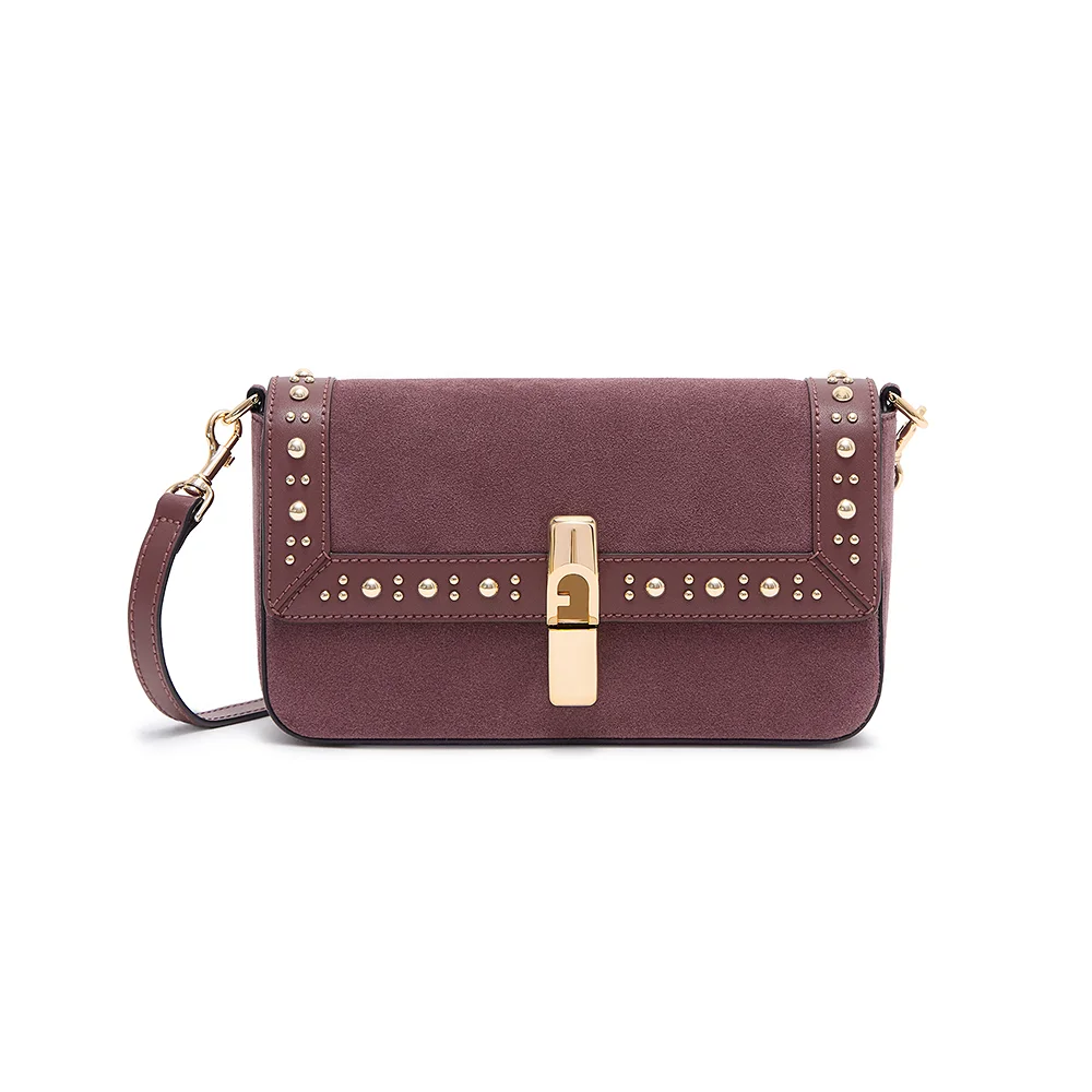 FURLA 前田敦子が魅せる洗練の装い 秋のおしゃれはスエードバッグからの画像8-2