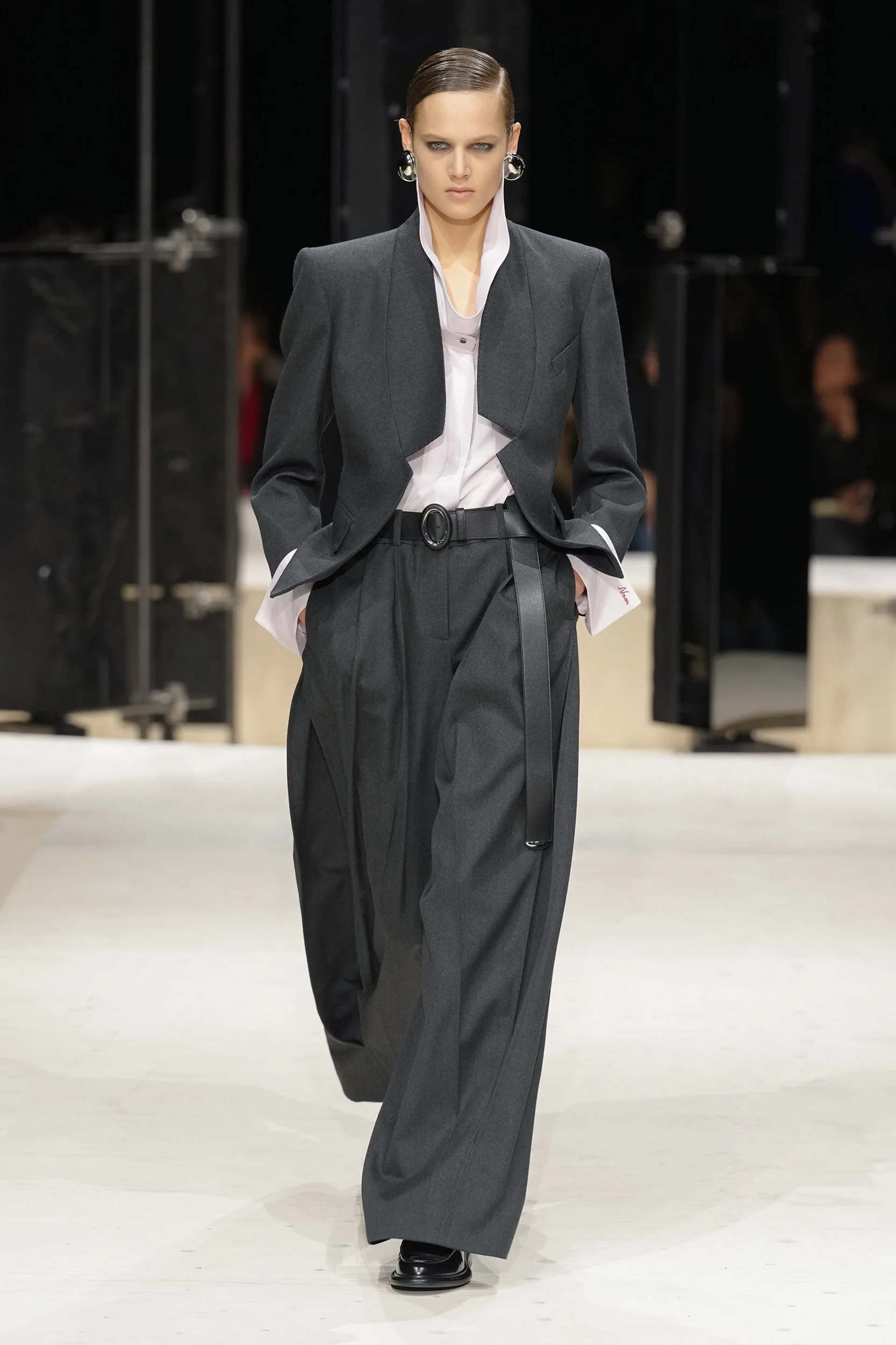 2026-27年秋冬コレクション_GIVENCHY(ジバンシィ)_モデル_3