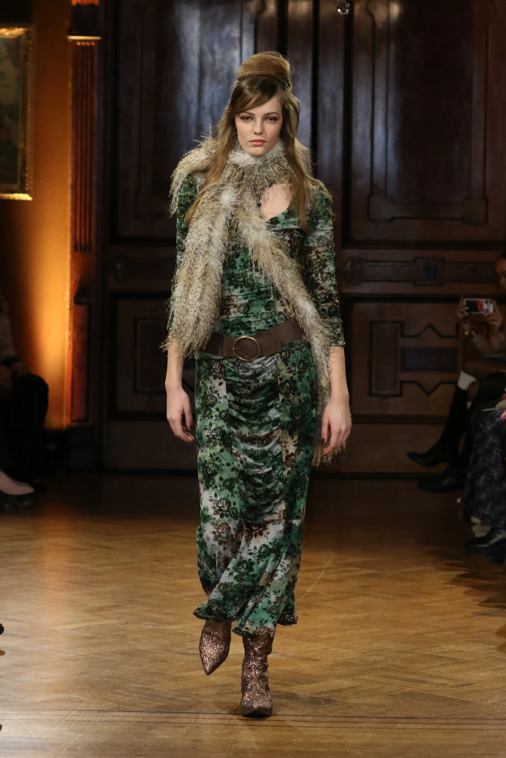 2026-27年秋冬コレクション_ANNA SUI(アナ スイ)_モデル_16