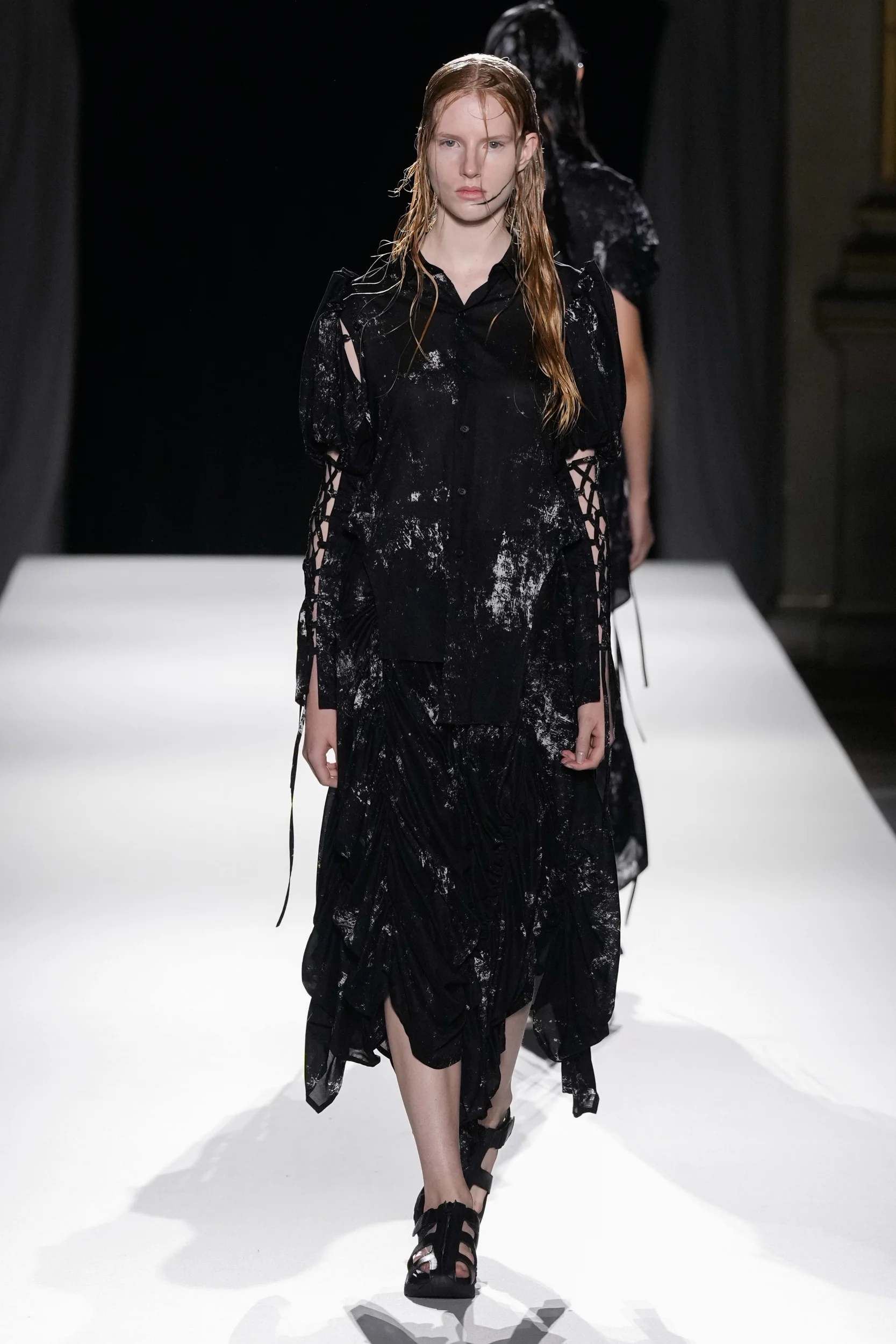 2026年春夏コレクション_YOHJI YAMAMOTO(ヨウジヤマモト)_モデル_35