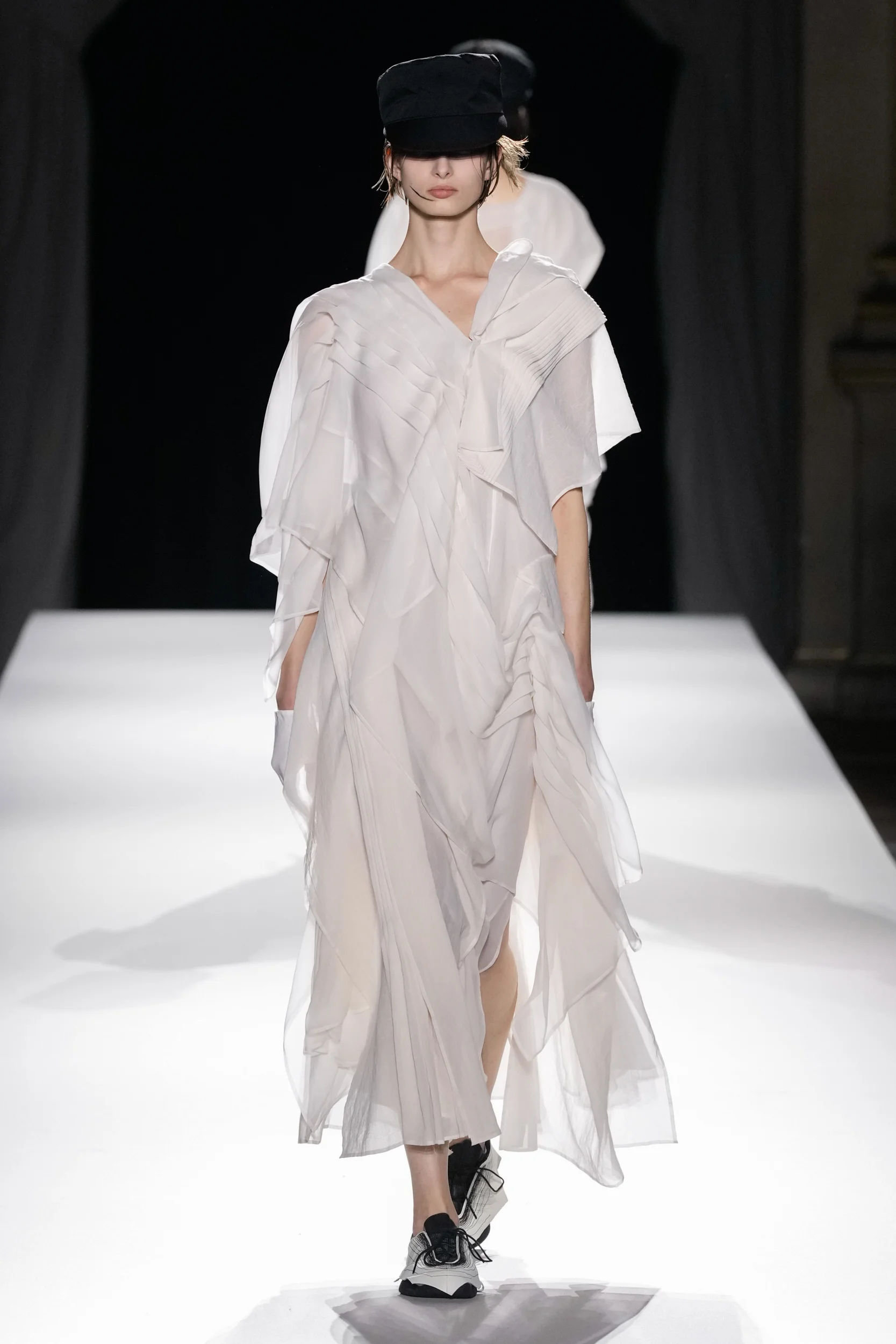 2026年春夏コレクション_YOHJI YAMAMOTO(ヨウジヤマモト)_モデル_28