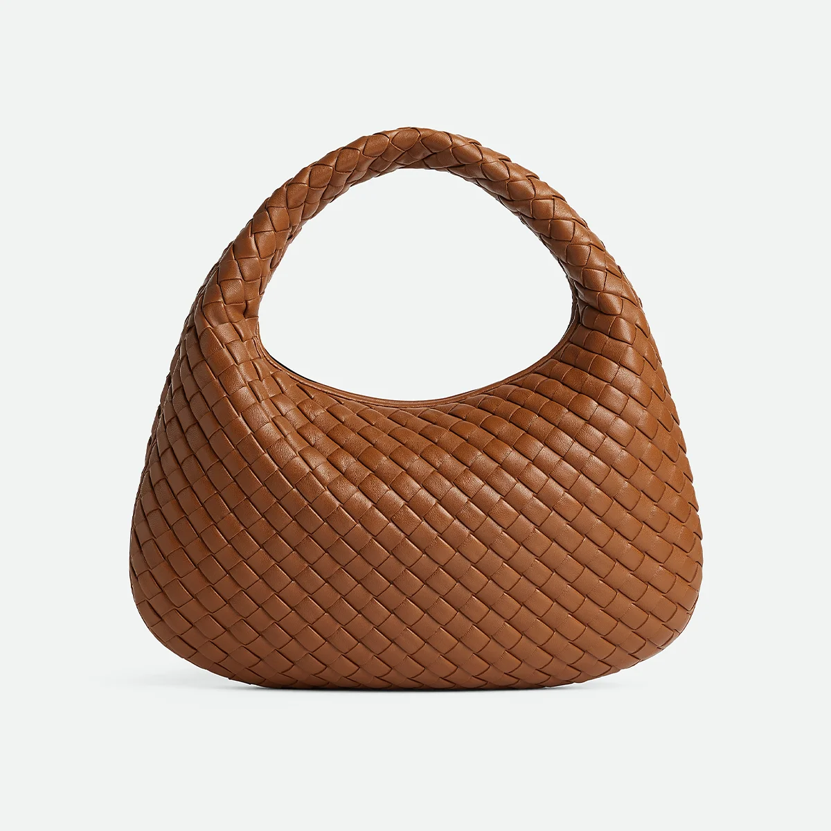 Bottega Veneta　LE SSERAFIM KAZUHAと過ごすホリデー　この冬、ボッテガ・ヴェネタを抱きしめての画像3-1