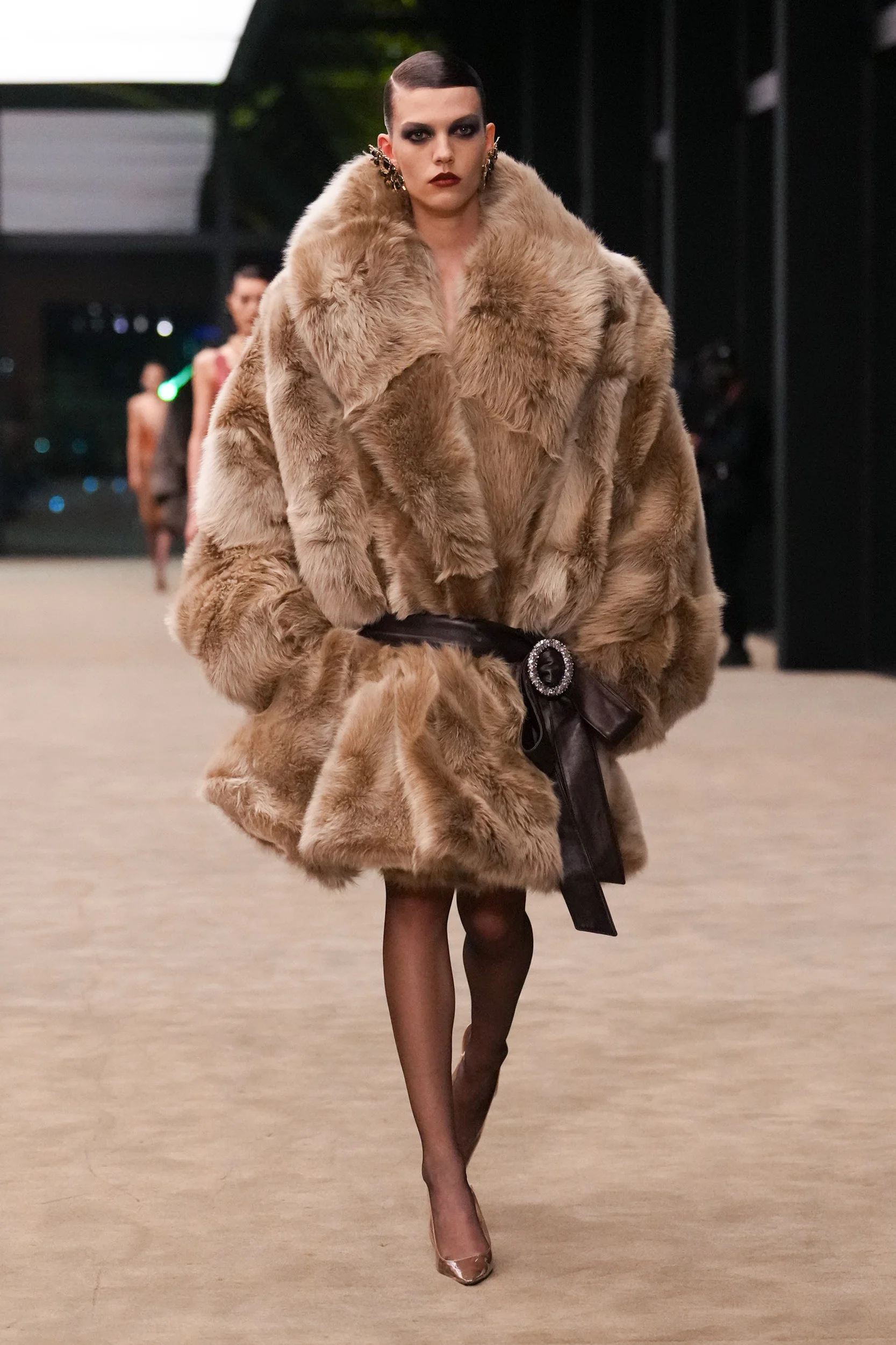 2026-27年秋冬コレクション_SAINT LAURENT(サンローラン)_モデル_23