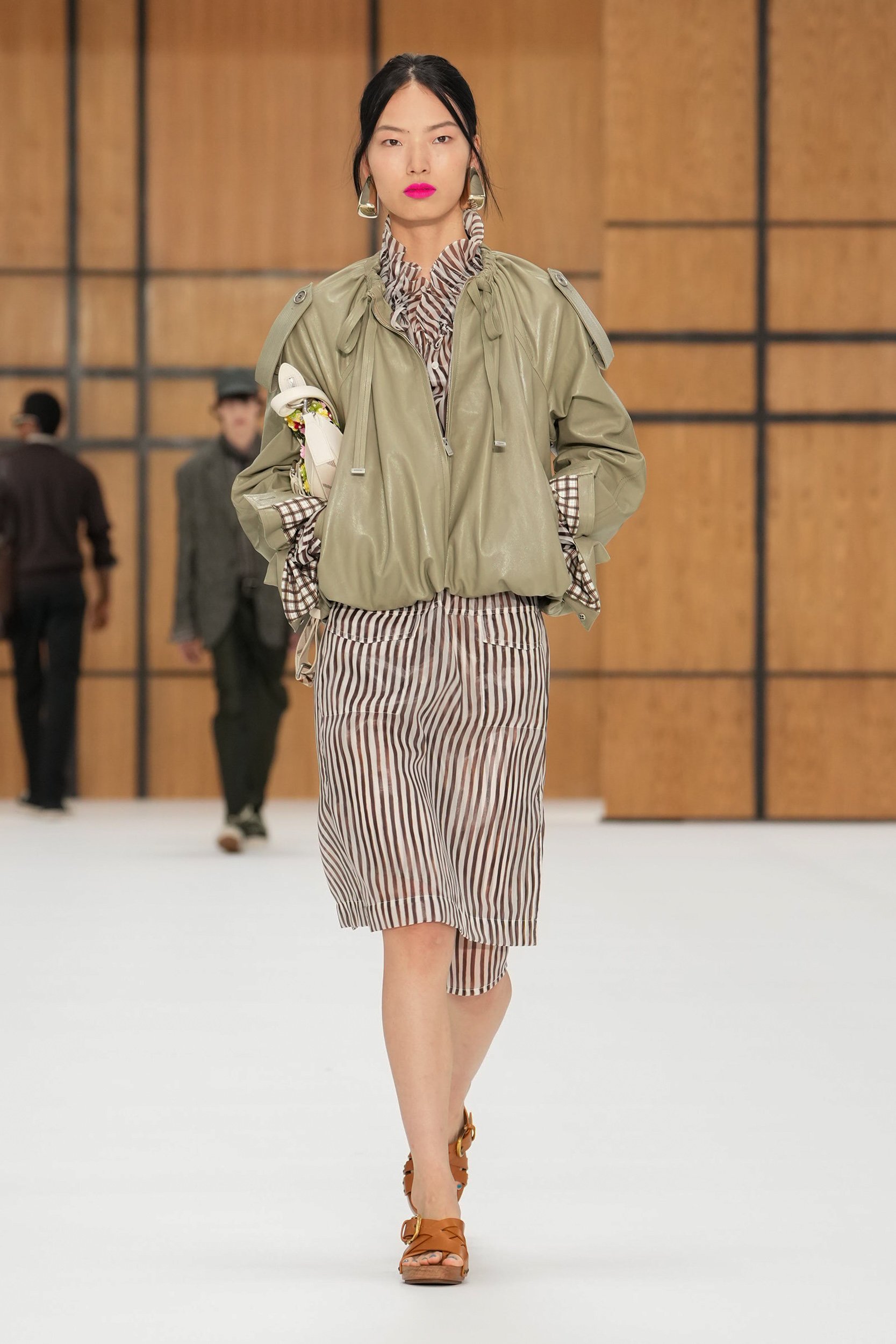 2027年春夏コレクション_BURBERRY(バーバリー)_モデル_22