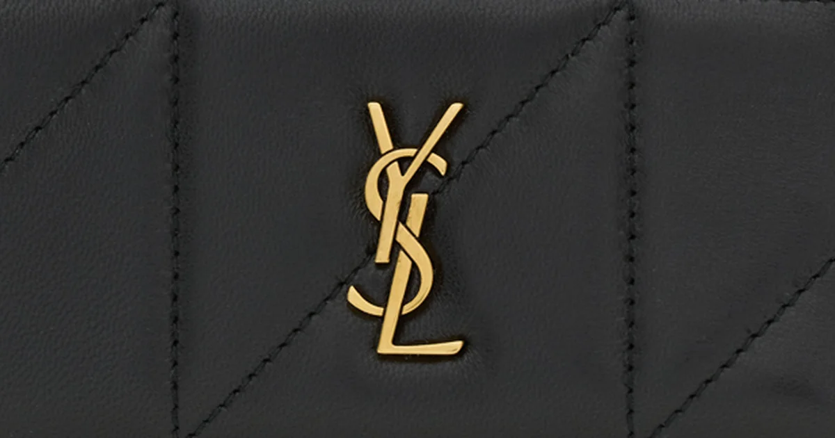 YSL”の「カサンドラ」ロゴが映える、サンローランの三つ折り財布