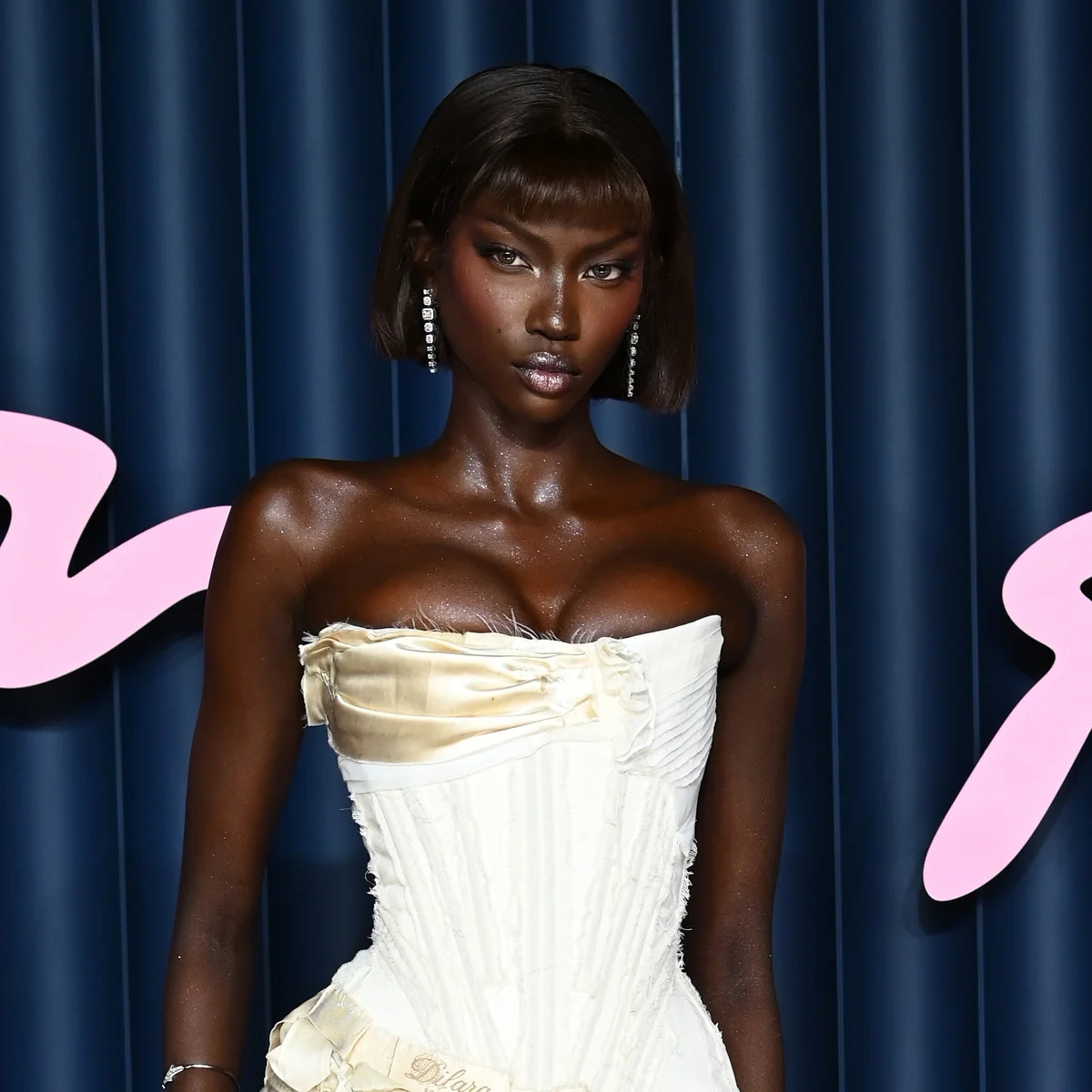 "ナオミ・キャンベルの再来"と話題のアノック・ヤイ、先天性欠損症であることを公表。「この１年間、静かな闘いを続けてきました」