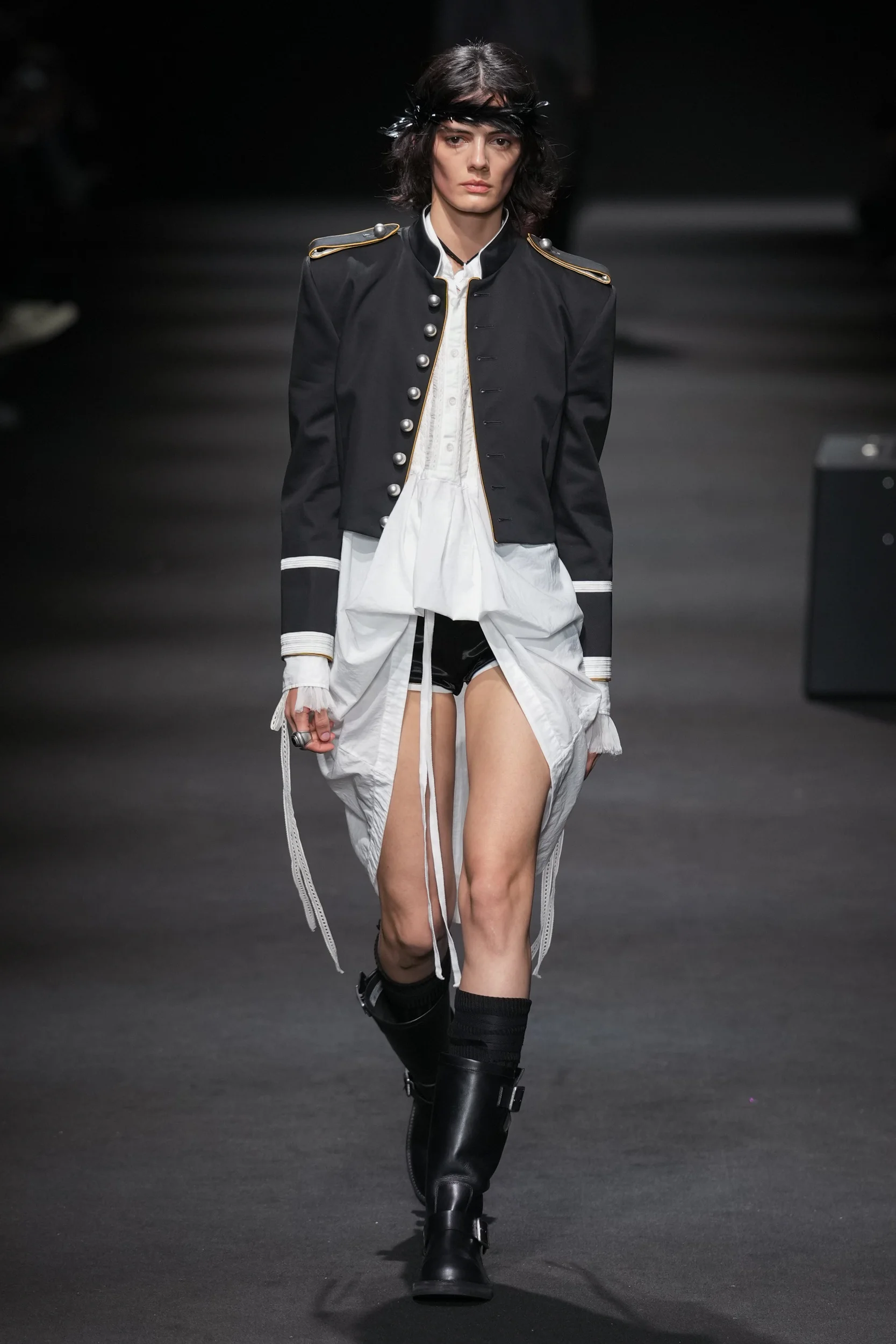 2026年春夏コレクション_ANN DEMEULEMEESTER(アン ドゥムルメステール)_モデル_22