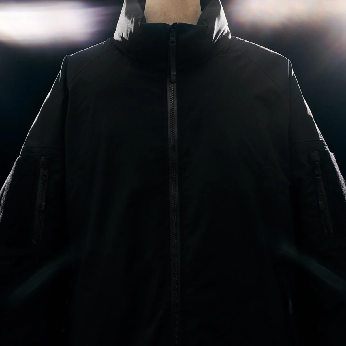 【コム デ ギャルソン・オム】と【ゴールドウイン】がコラボアウターを発売！ 機能性とデザイン性を兼ね備えた2型が登場