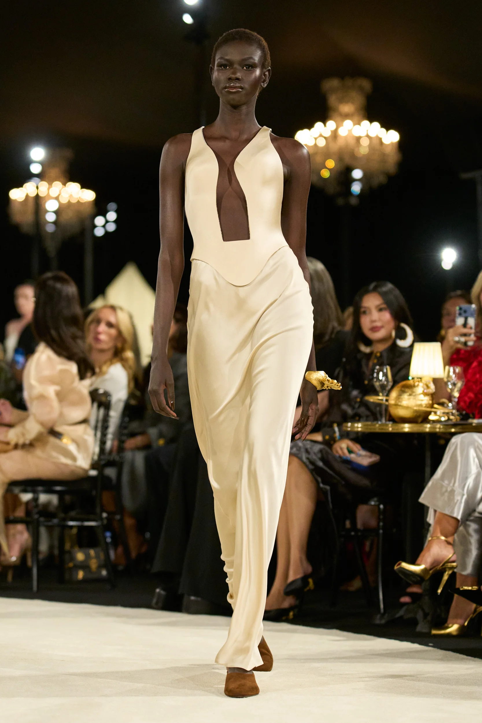 2027年春夏コレクション_SCHIAPARELLI(スキャパレリ)_モデル_11