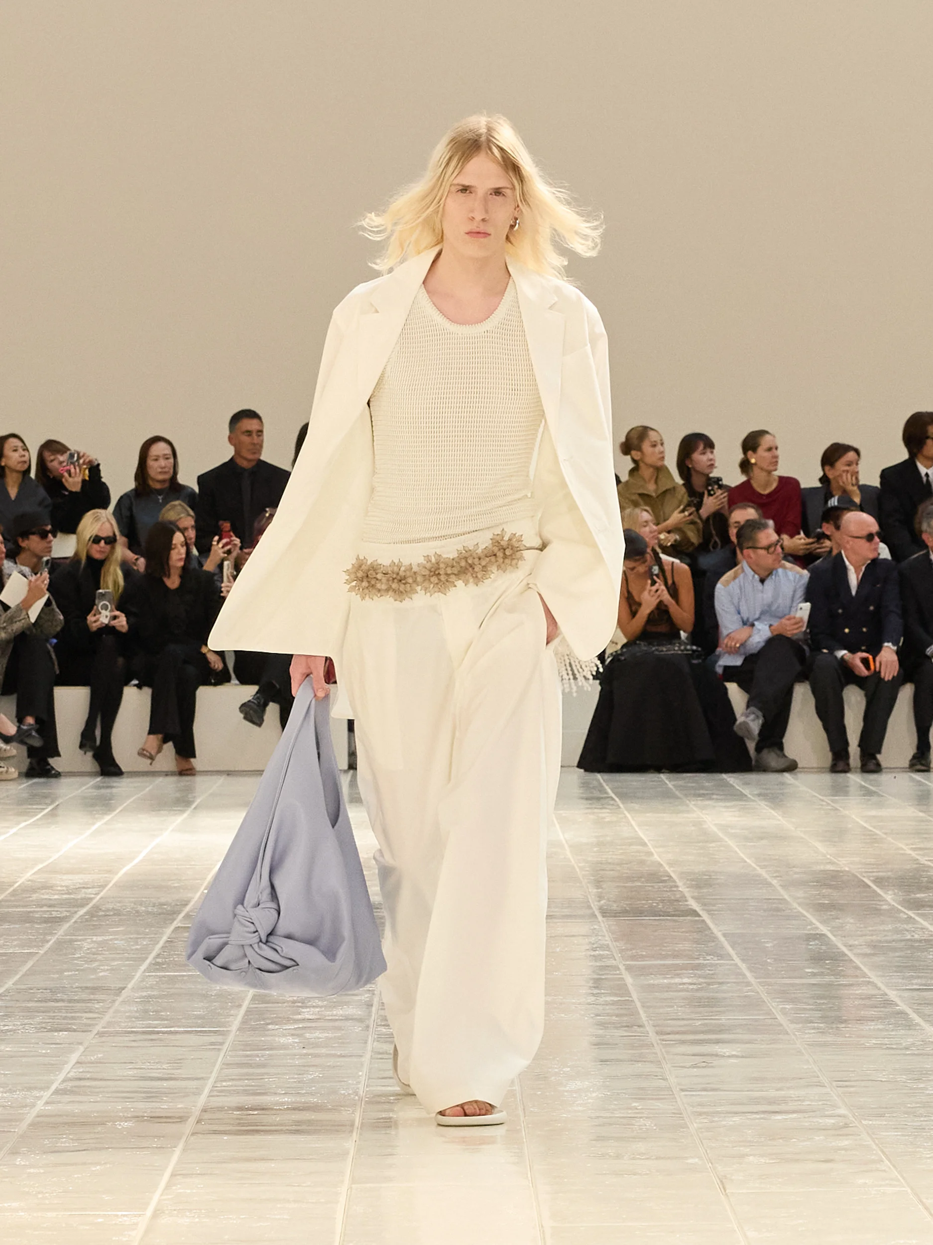 2027年春夏コレクション_BALENCIAGA(バレンシアガ)_モデル_4