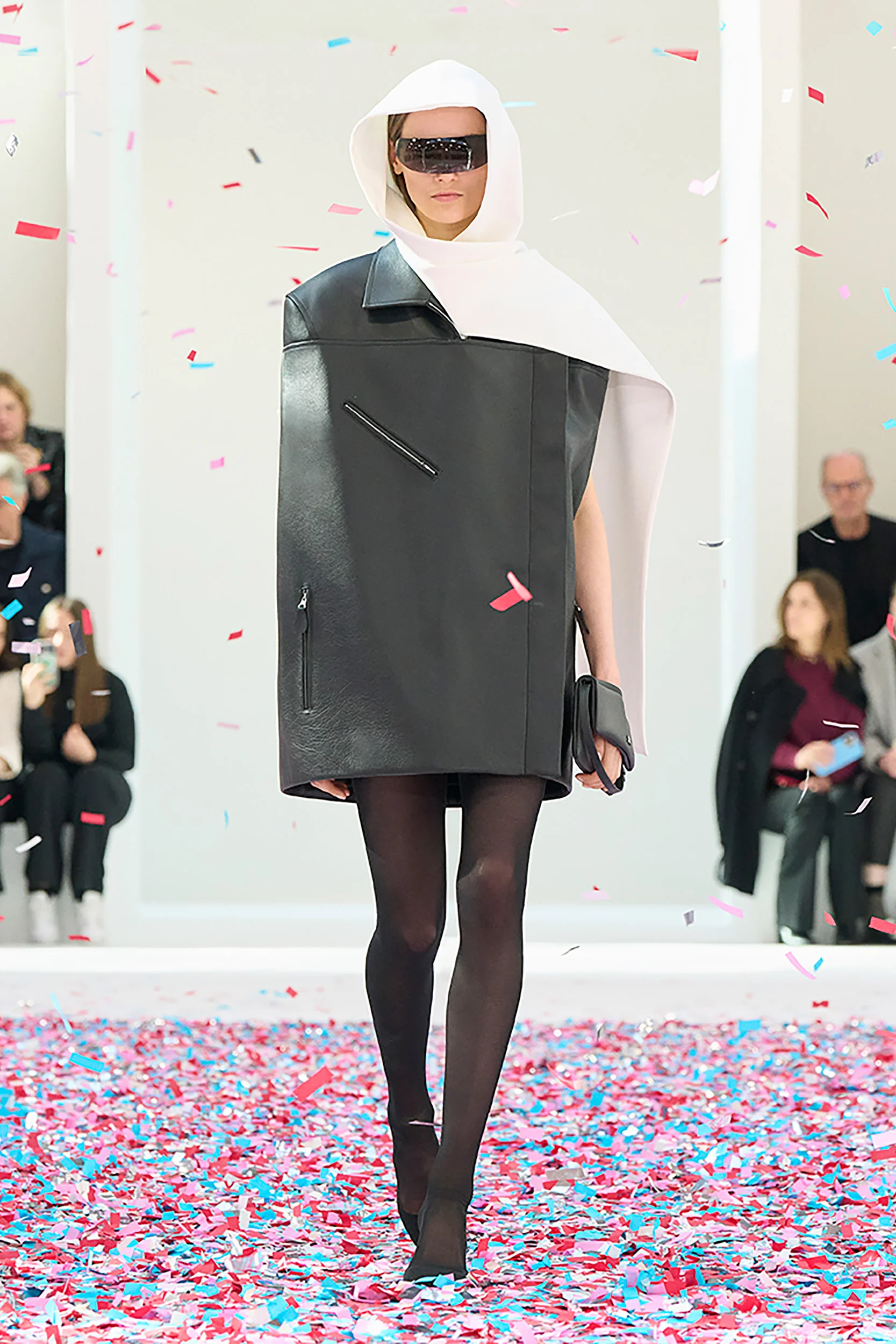 2025年秋冬コレクション_COURREGES(クレージュ)_モデル_44