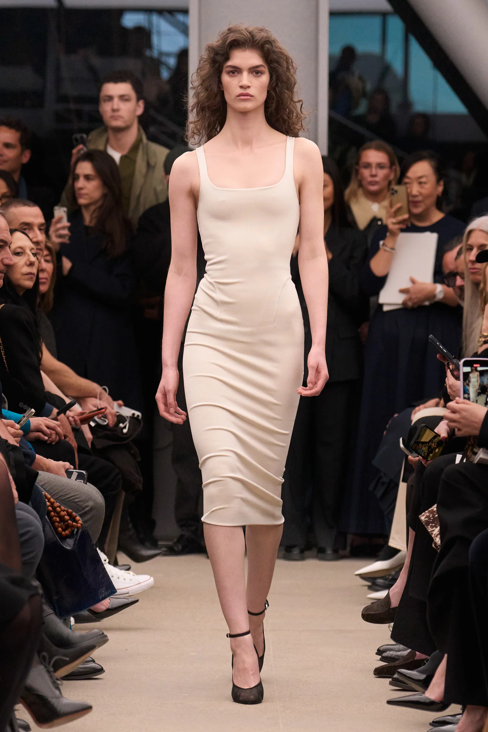 2026-27年秋冬コレクション_ALAÏA(アライア)_モデル_1