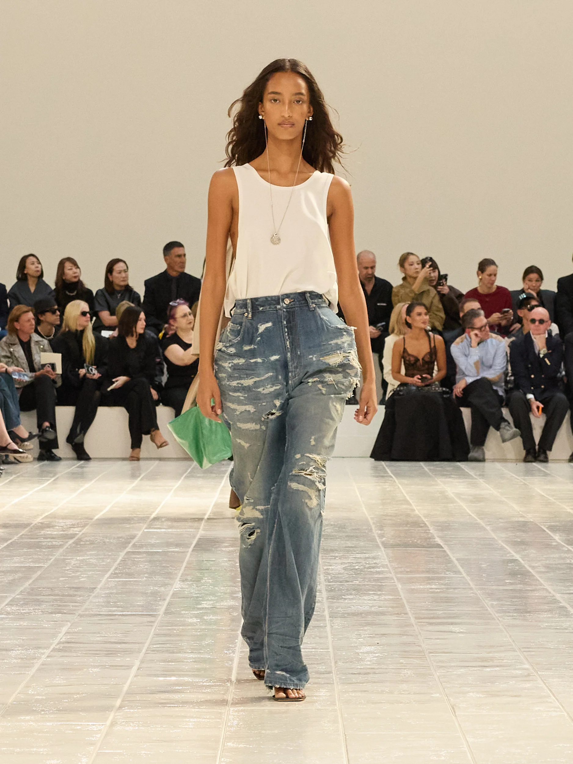 2027年春夏コレクション_BALENCIAGA(バレンシアガ)_モデル_39