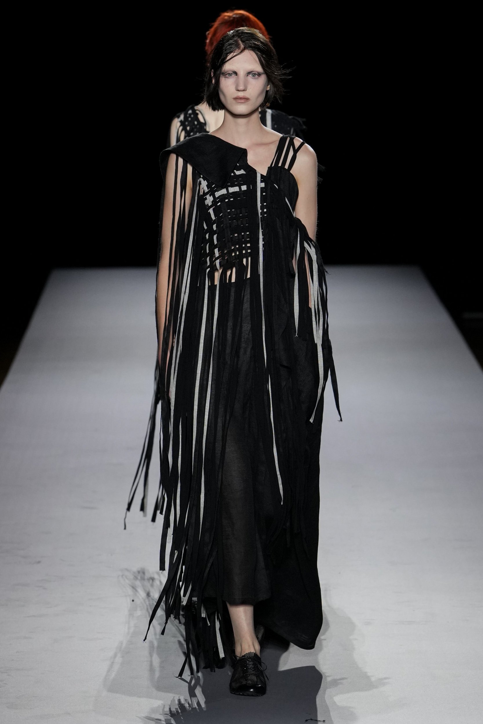 2027年春夏コレクション_YOHJI YAMAMOTO(ヨウジヤマモト)_モデル_39