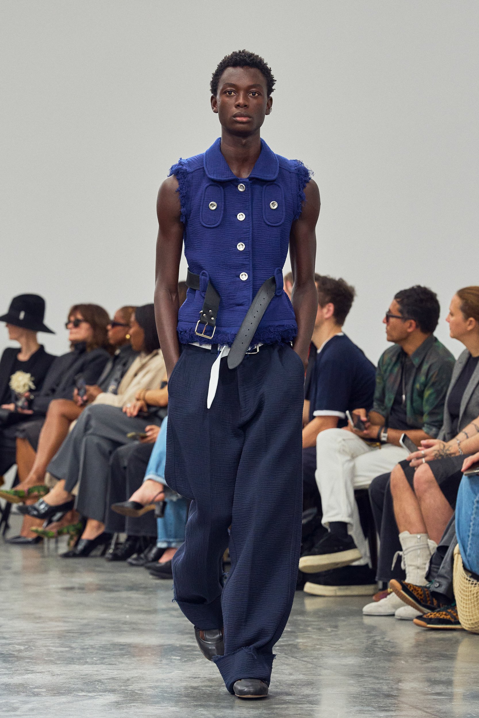 2027年春夏コレクション_COURREGES(クレージュ)_モデル_28