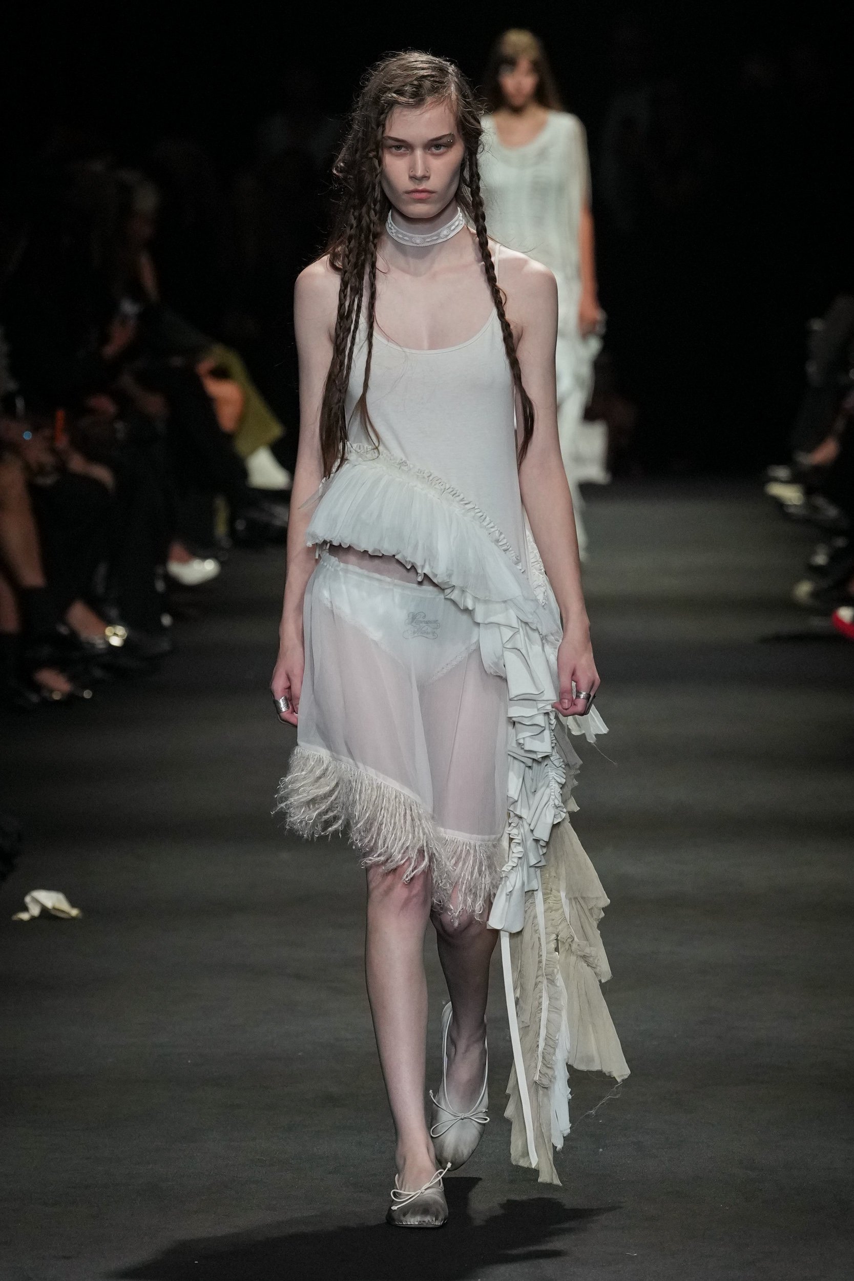 2027年春夏コレクション_ANN DEMEULEMEESTER(アン ドゥムルメステール)_モデル_13