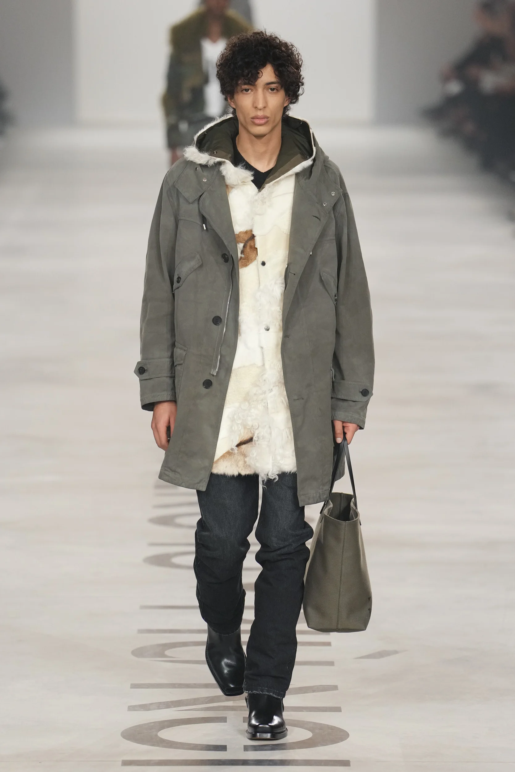 2026-27年秋冬コレクション_FENDI(フェンディ)_モデル_43