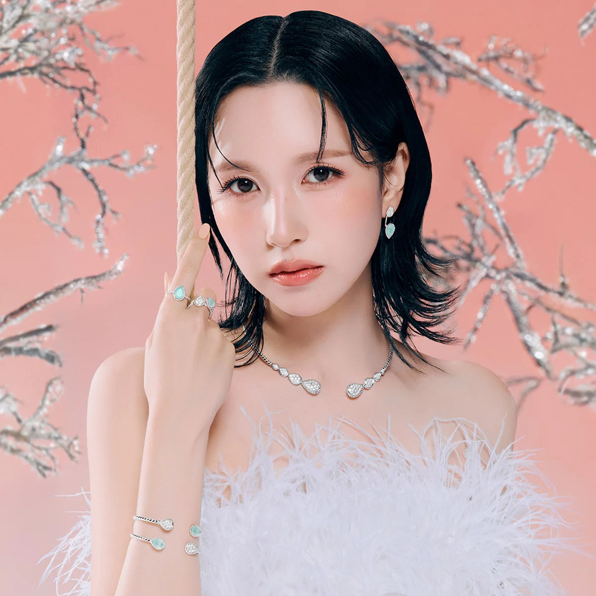 #TWICE #ミナ #ハンソヒ らが登場！ 【ブシュロン】がホリデーキャンペーン「WINTER WONDERLAND」をスタート